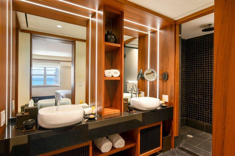 Art Deco, One Bedroom Suites, Partial Ocean View