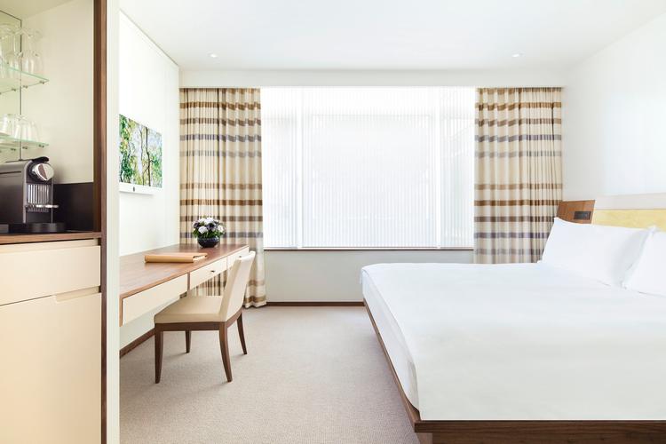Deluxe City Room