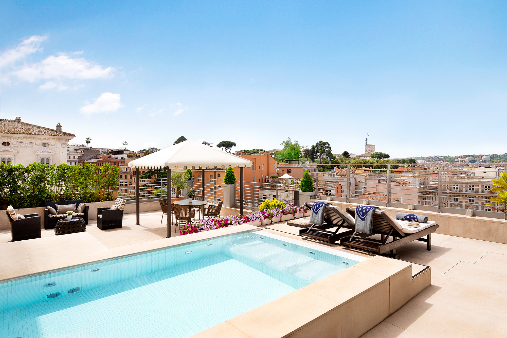 De Luxe Presidential Suite