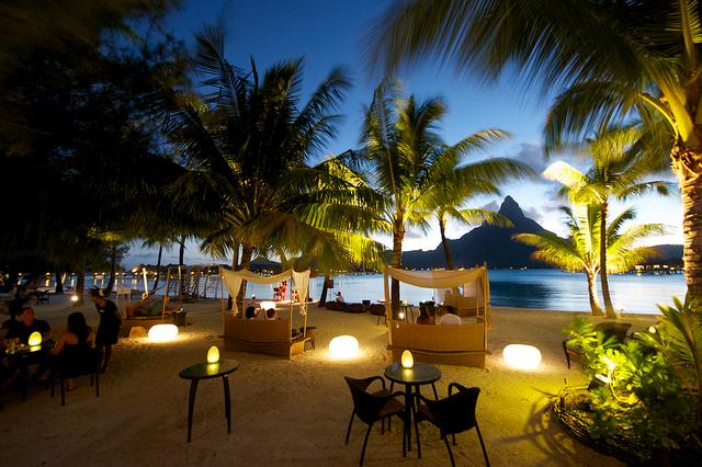 InterContinental Bora Bora Resort & Thalasso Spa, French Polynesia — InterContinental Bora Bora Resort & Thalasso Spa - Sands Bar