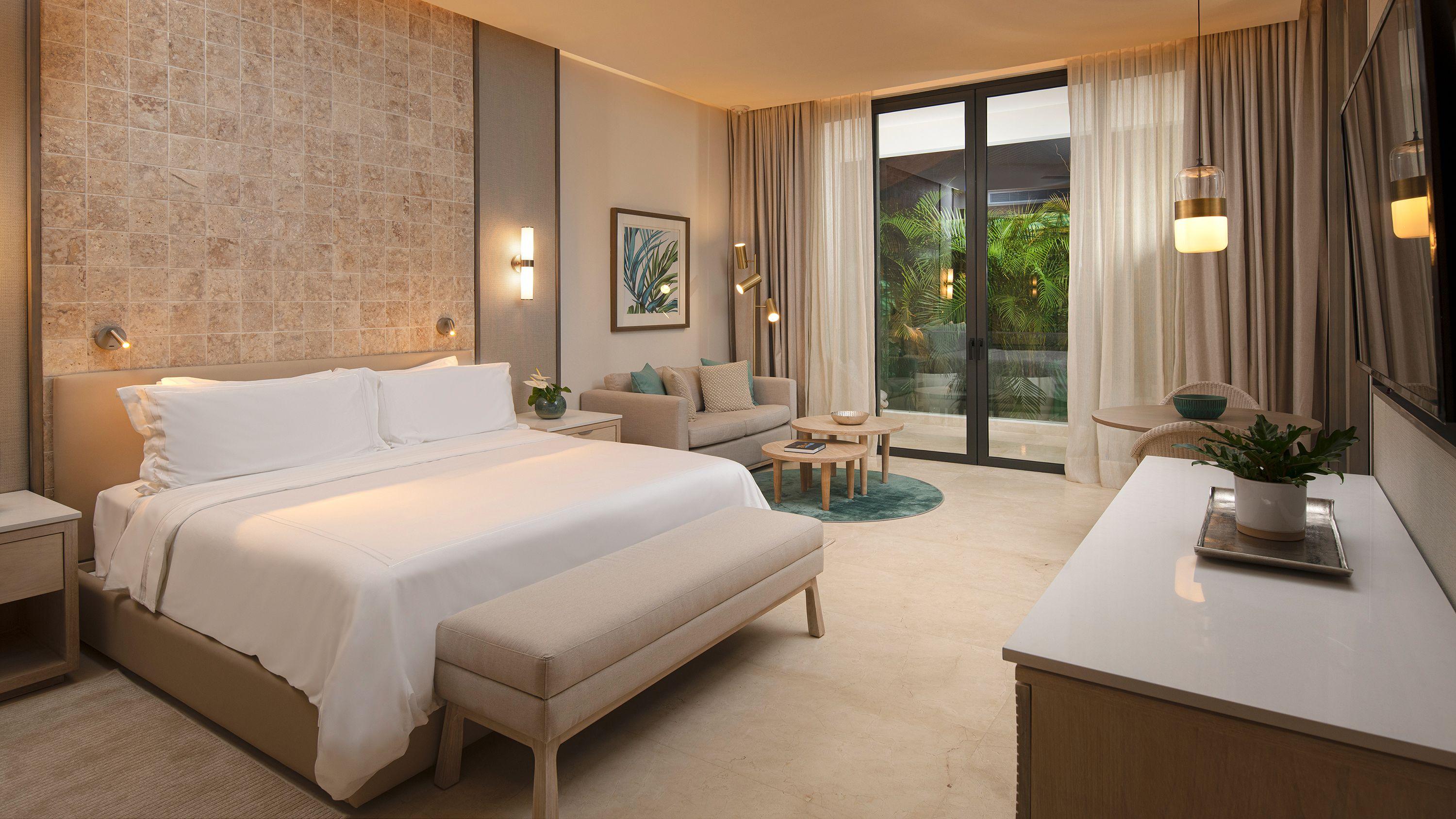 Premier JR. Suite : Patio & Balcony