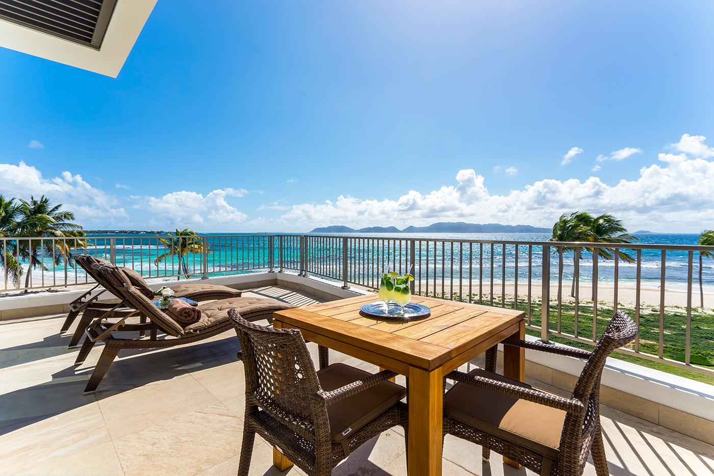 Oceanfront Deluxe Suite