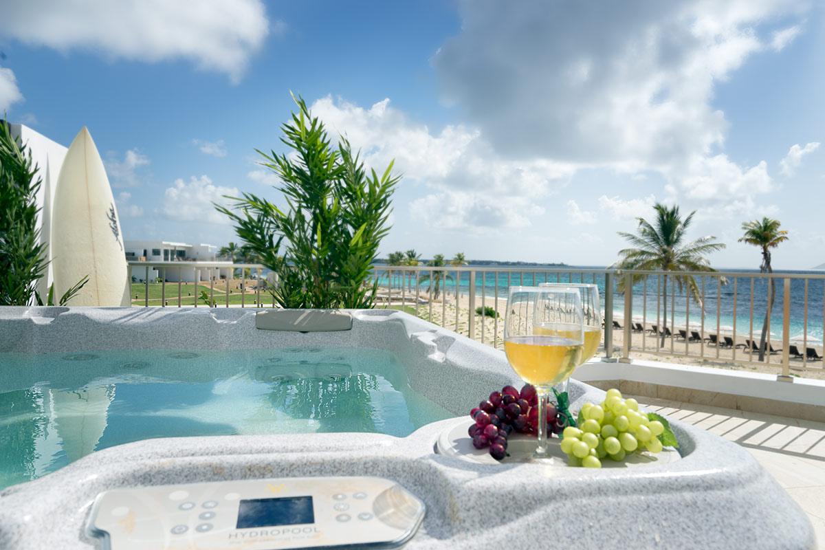 Oceanfront Deluxe Suite with Jacuzzi