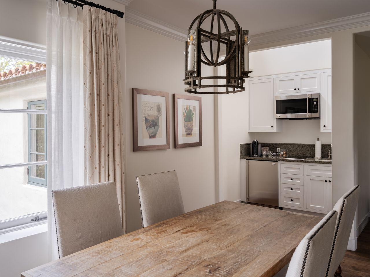 The Oak Suite