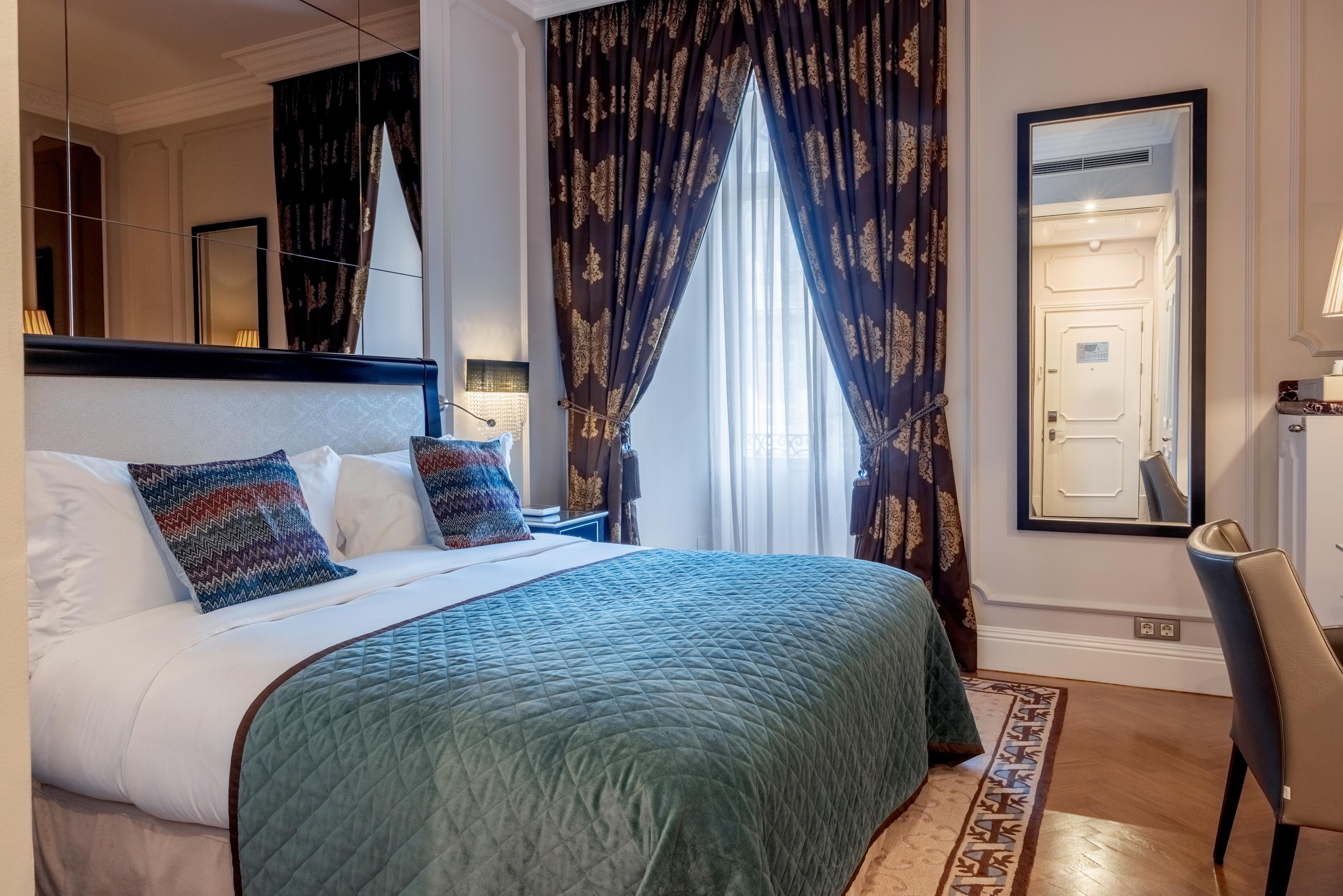 King bed Classic City Center View