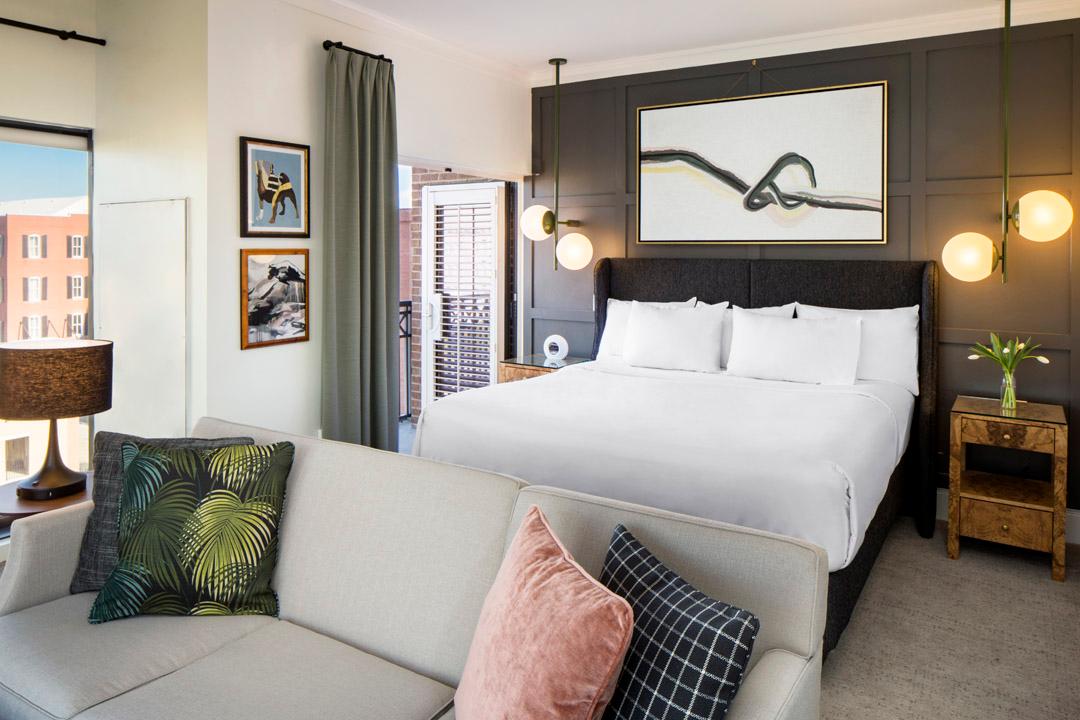 ELLIS Square Suite