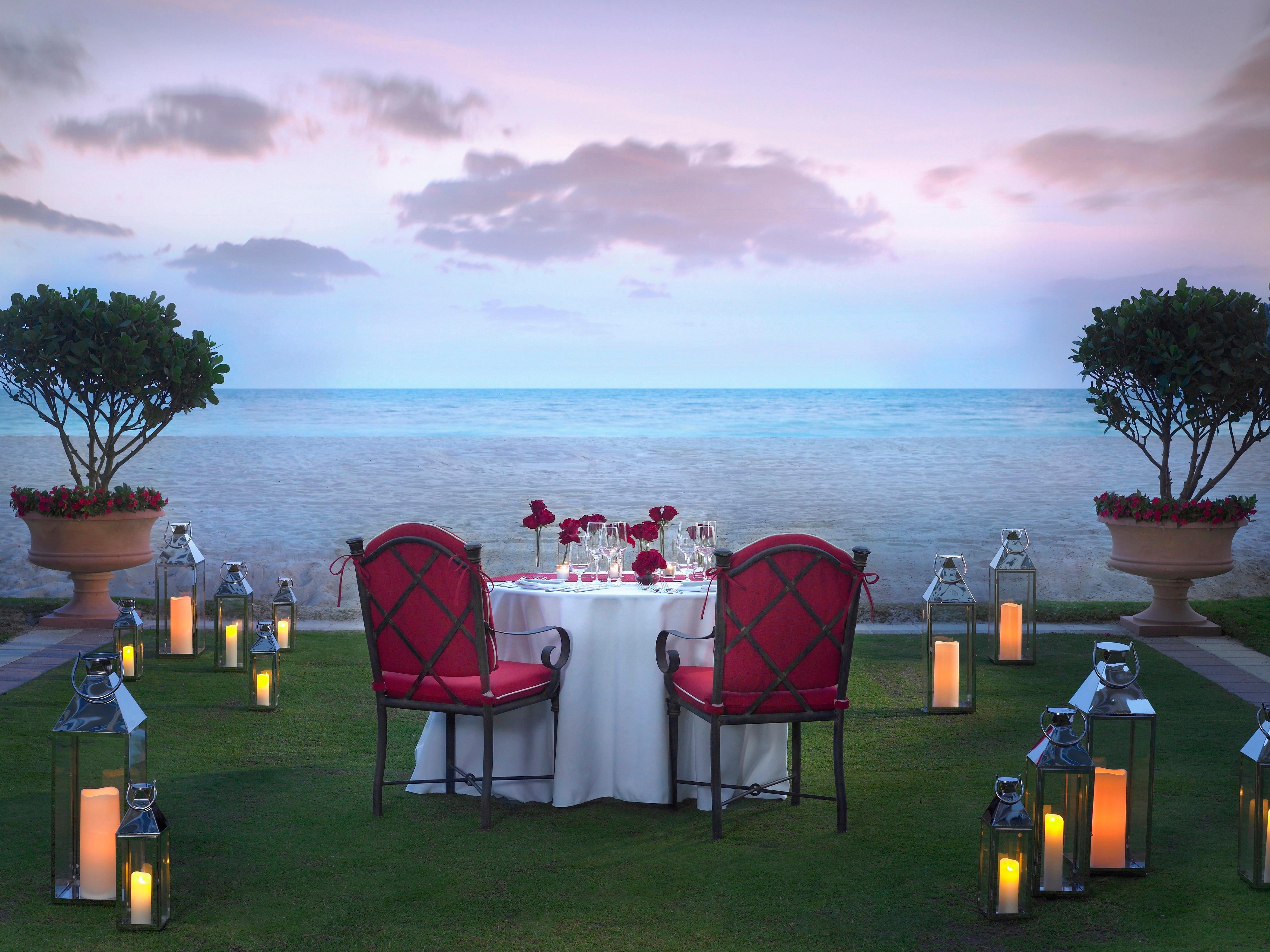 Acqualina Resort & Residences on the Beach, United States — Acqualina Resort & Residences on the Beach - Beachfront Dinner