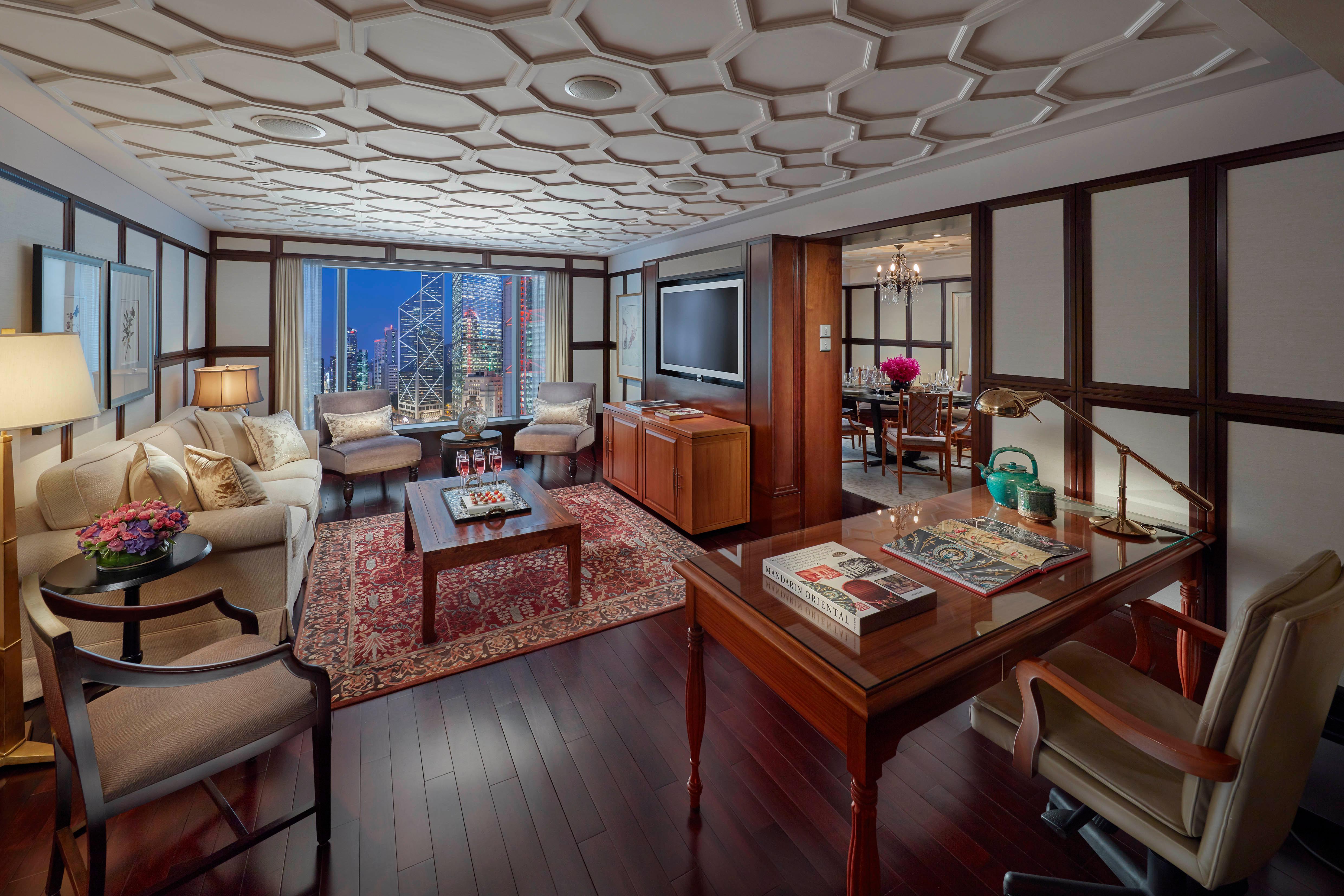Deluxe Signature Suite