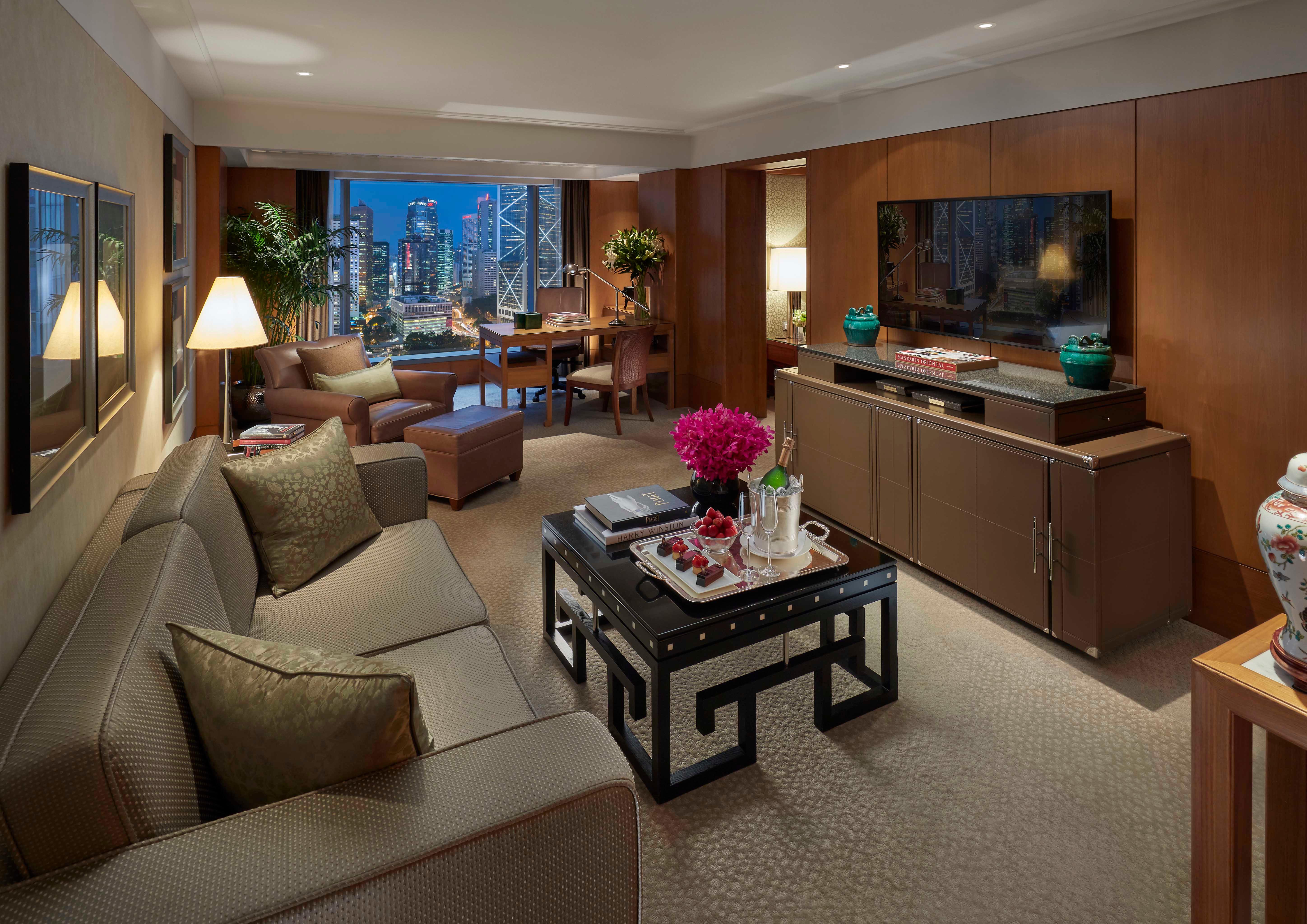 Statue Square View Suite