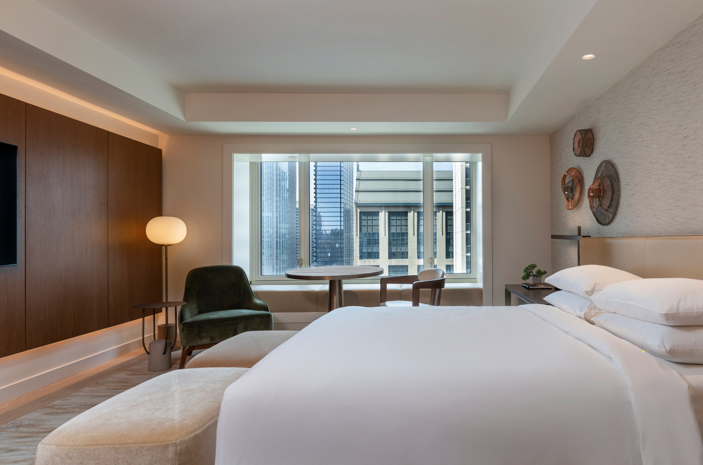 1 King Bed