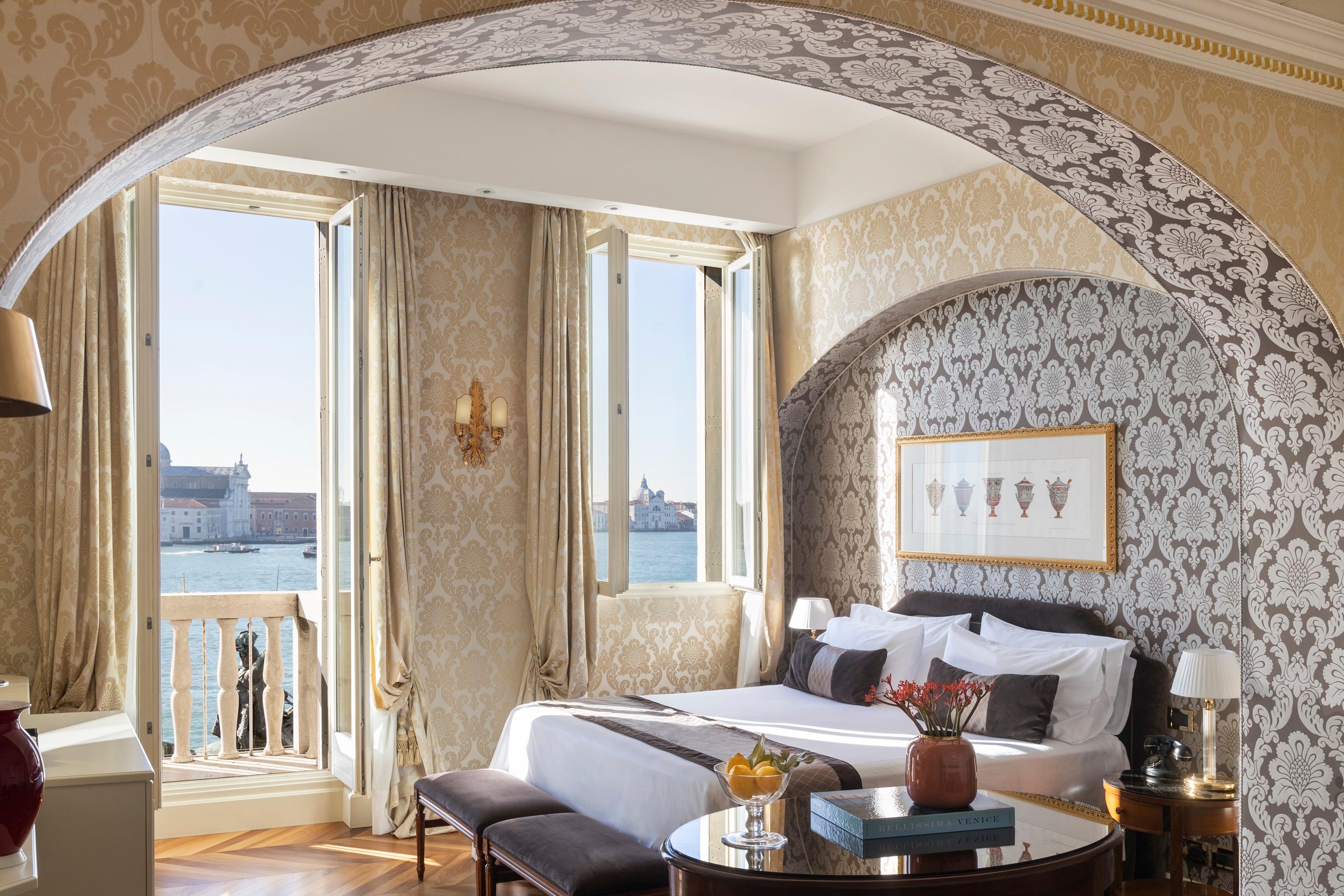 Junior Suite Lagoon View with Balcony