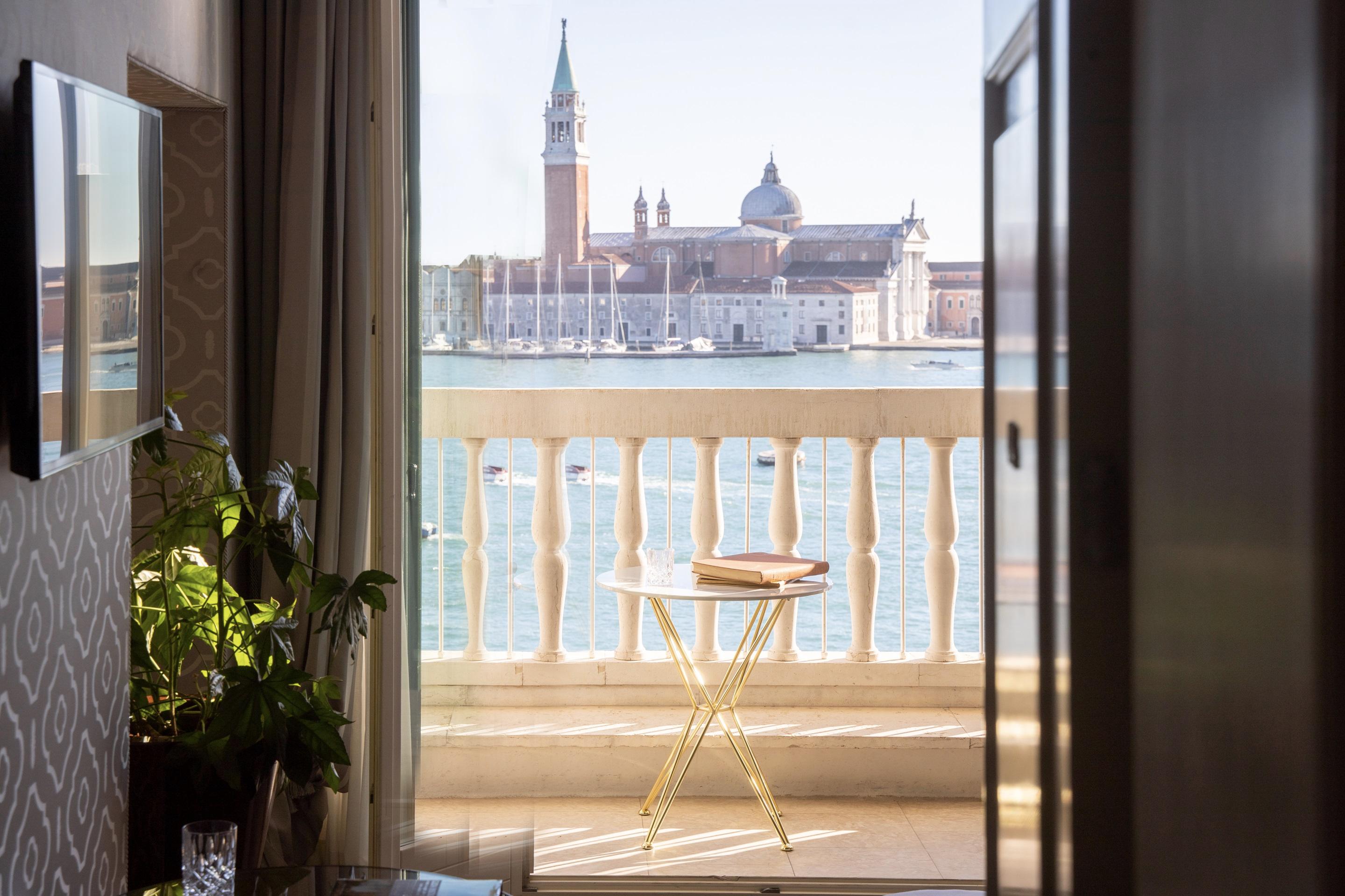 Junior Suite Lagoon View with Terrace