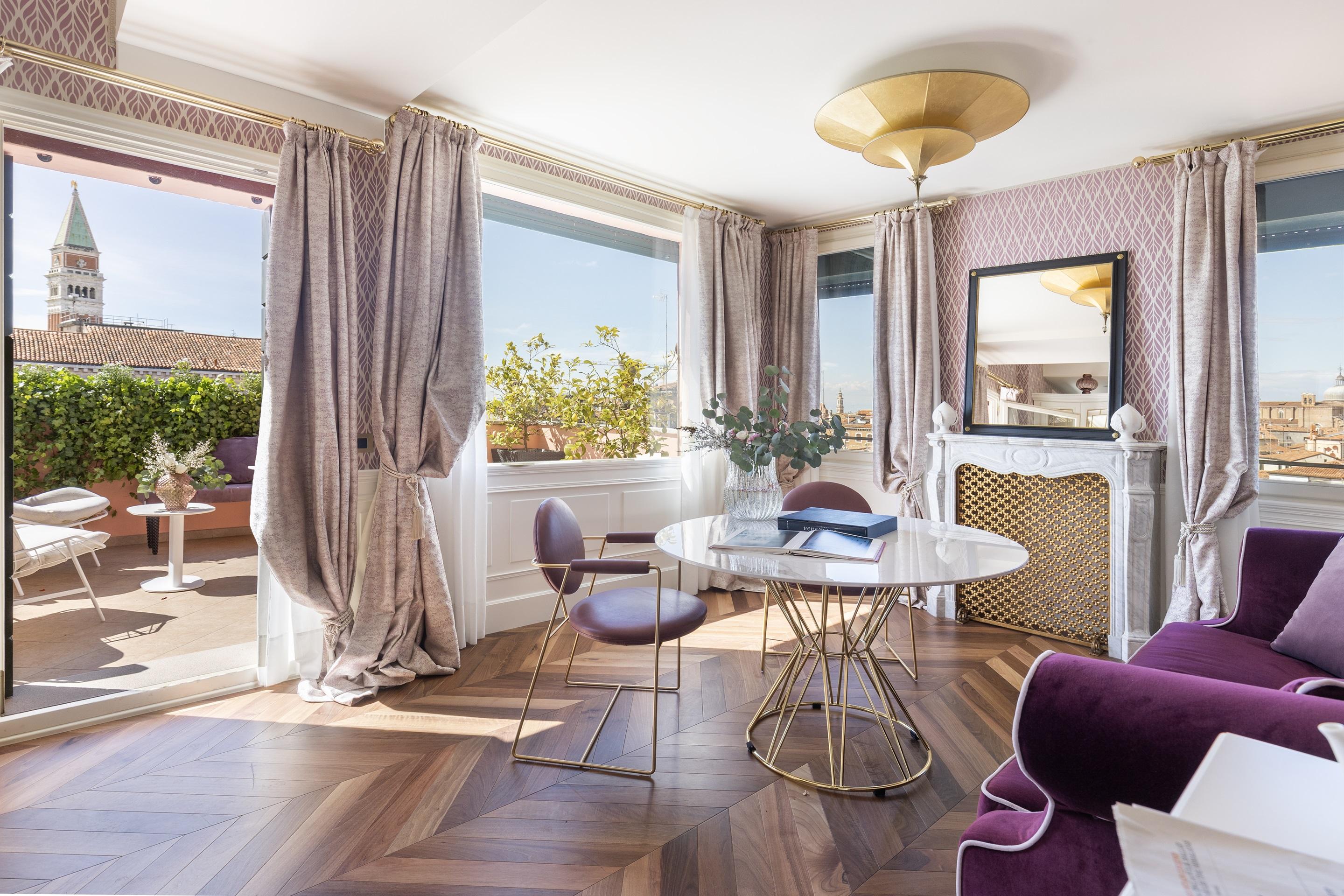 Top Floor Suite with panoramic Lagoon view Terrace