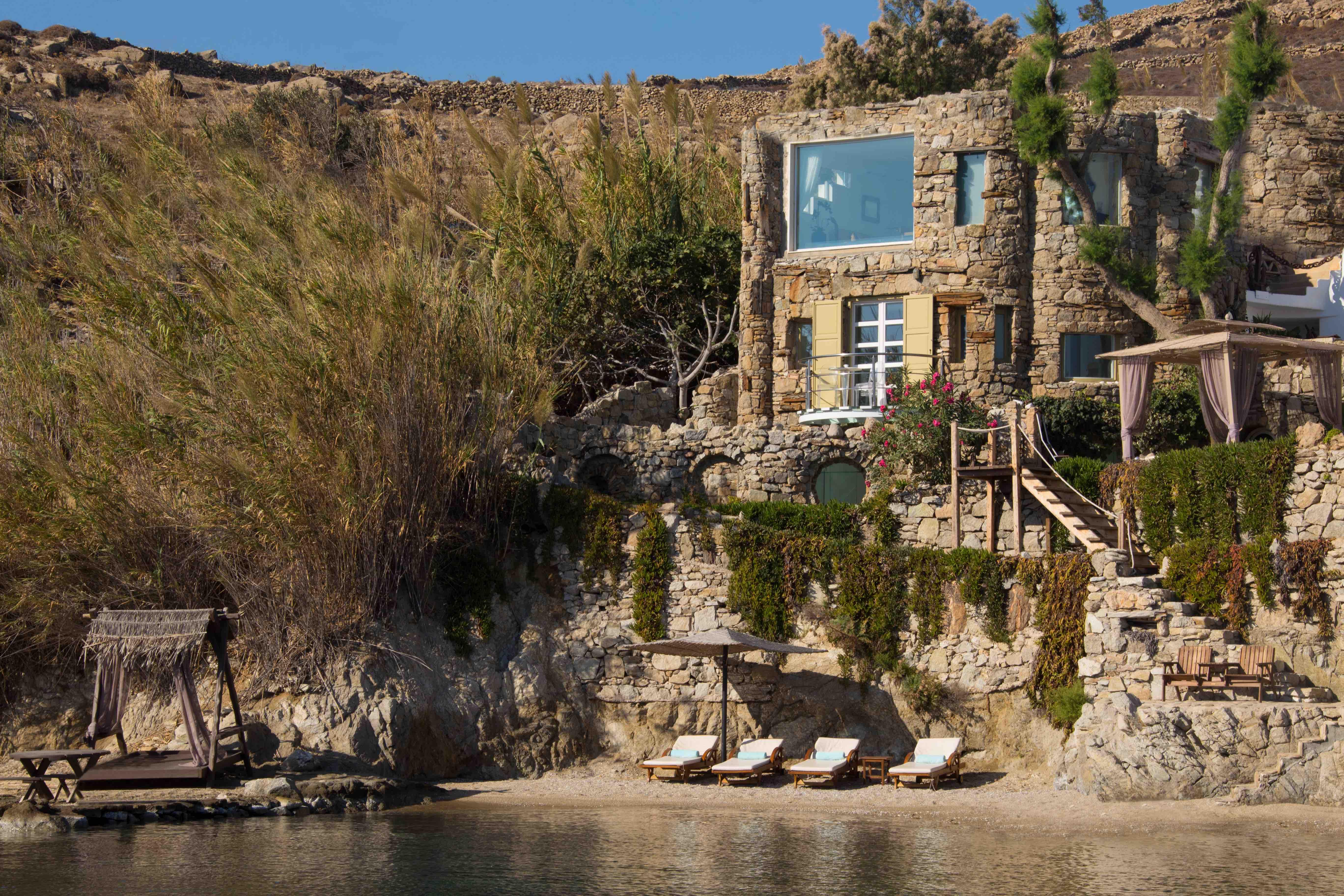NOAH'S Waterfront Villa with Private pool and Private beach