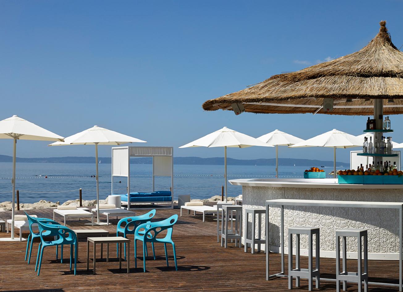 Radisson Blu Resort & Spa, Split, Croatia — Radisson Blu Resort & Spa, Split - Mistral Beach Bar & Restaurant
