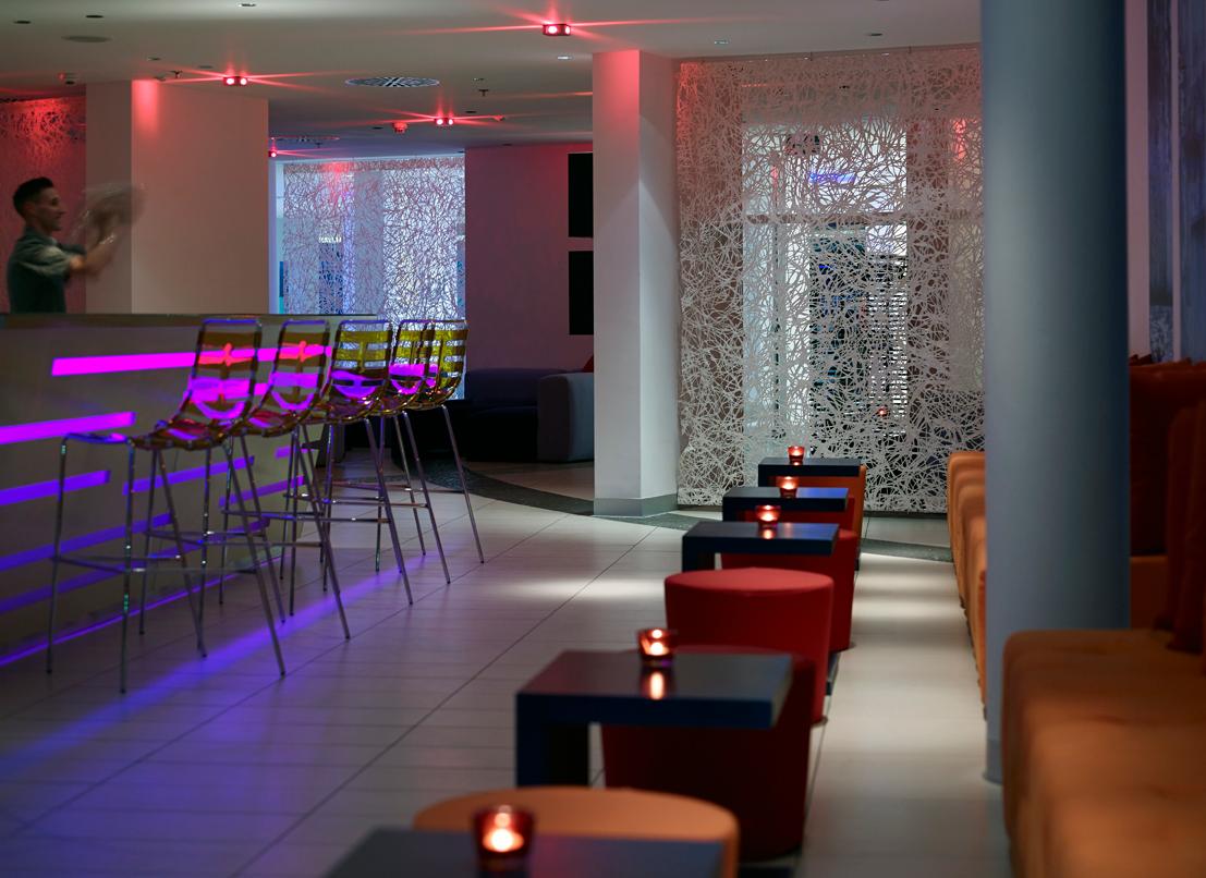 Radisson Blu Resort & Spa, Split, Croatia — Radisson Blu Resort & Spa, Split - The Door Bar
