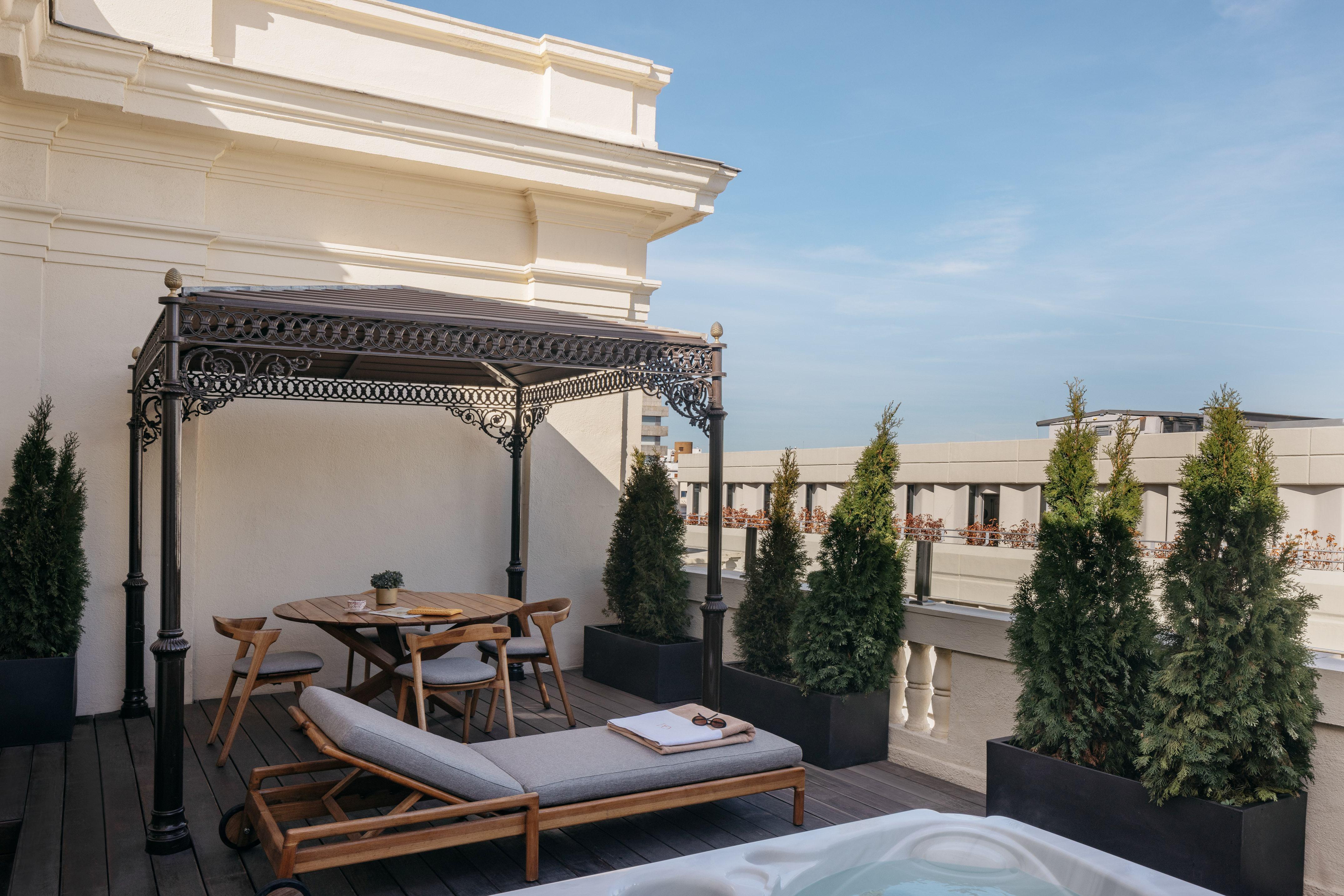 Grand Supreme Room with Jacuzzi RedLevel