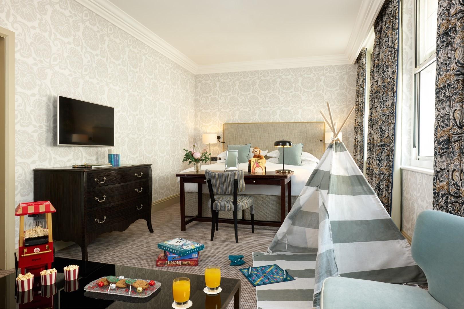 Interconnecting Family Room