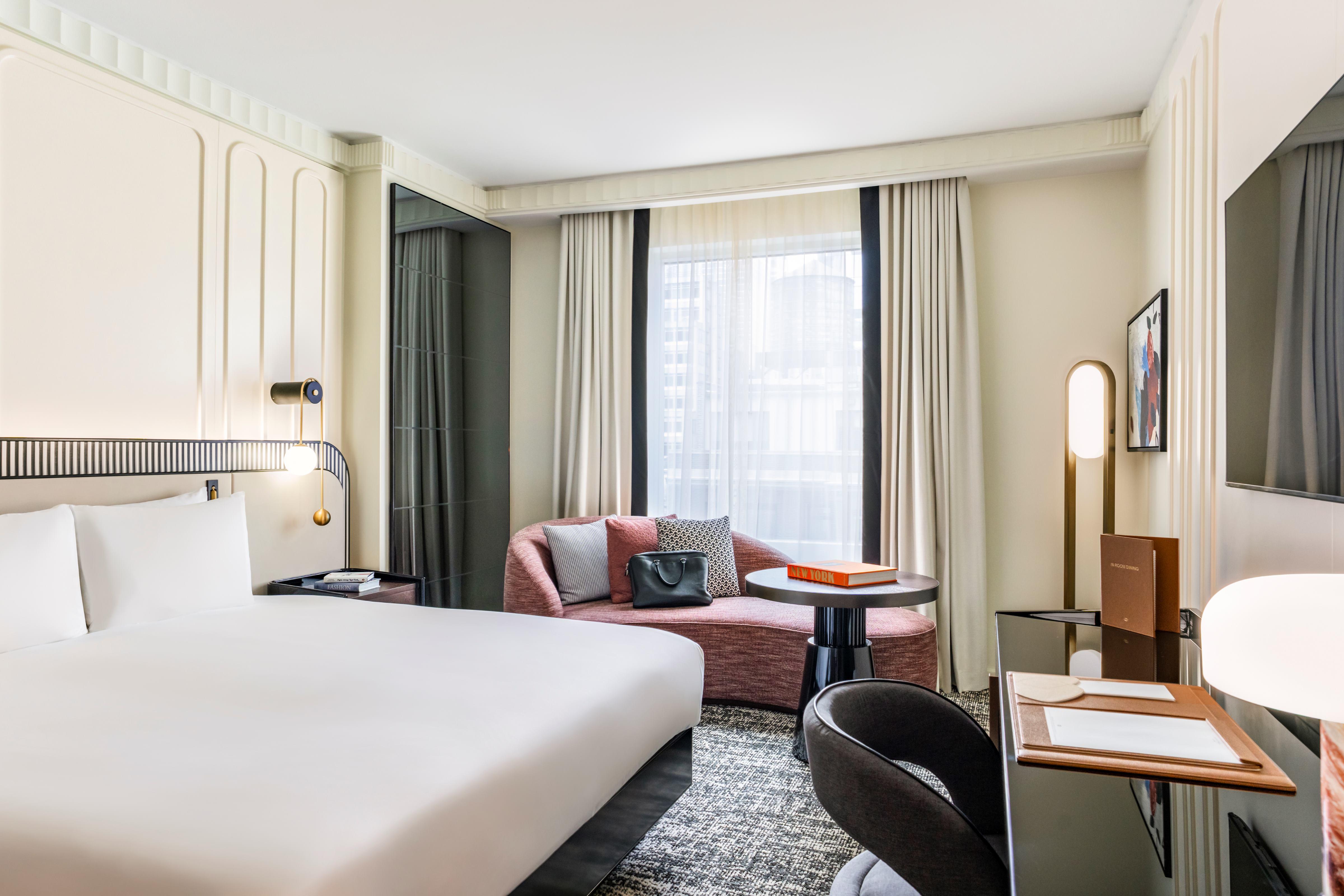 Signature Skyline View 1 King Bed High Floor