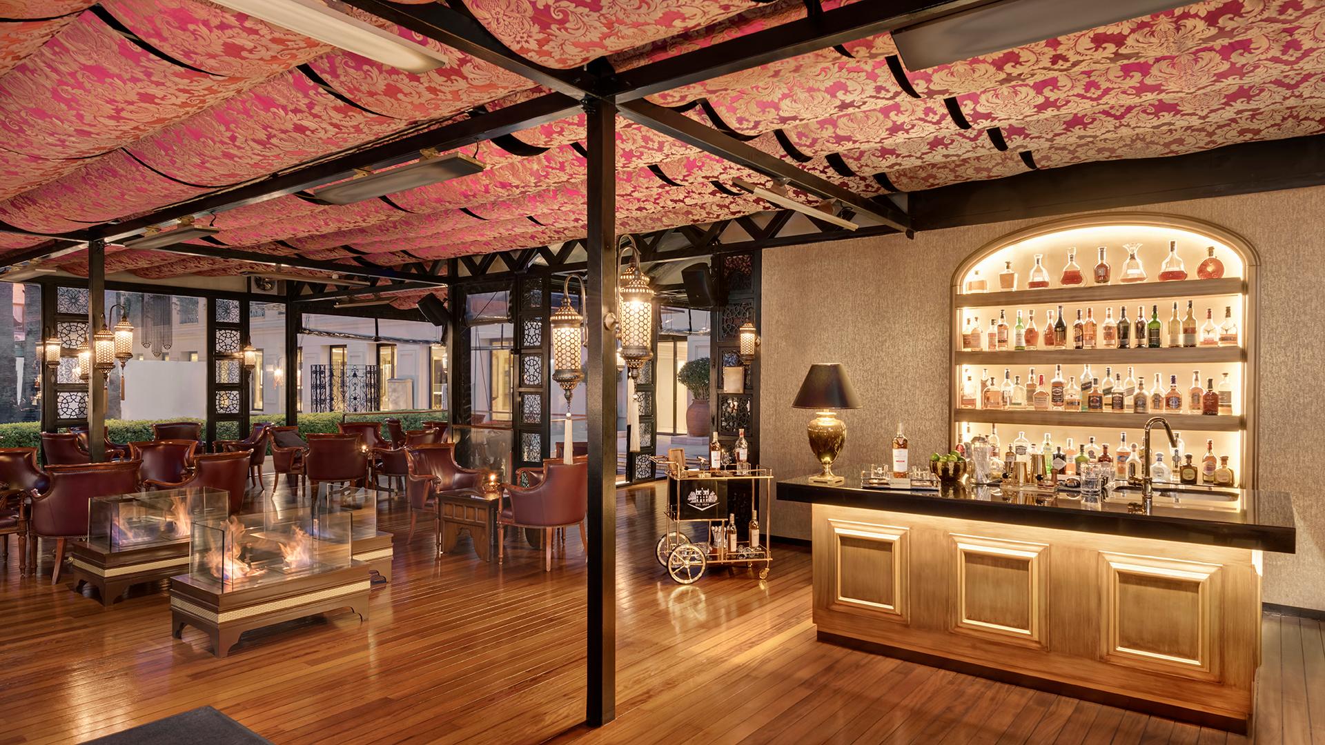 Ciragan Palace Kempinski Istanbul, Turkey — Ciragan Palace Kempinski Istanbul - Le Fumoir
