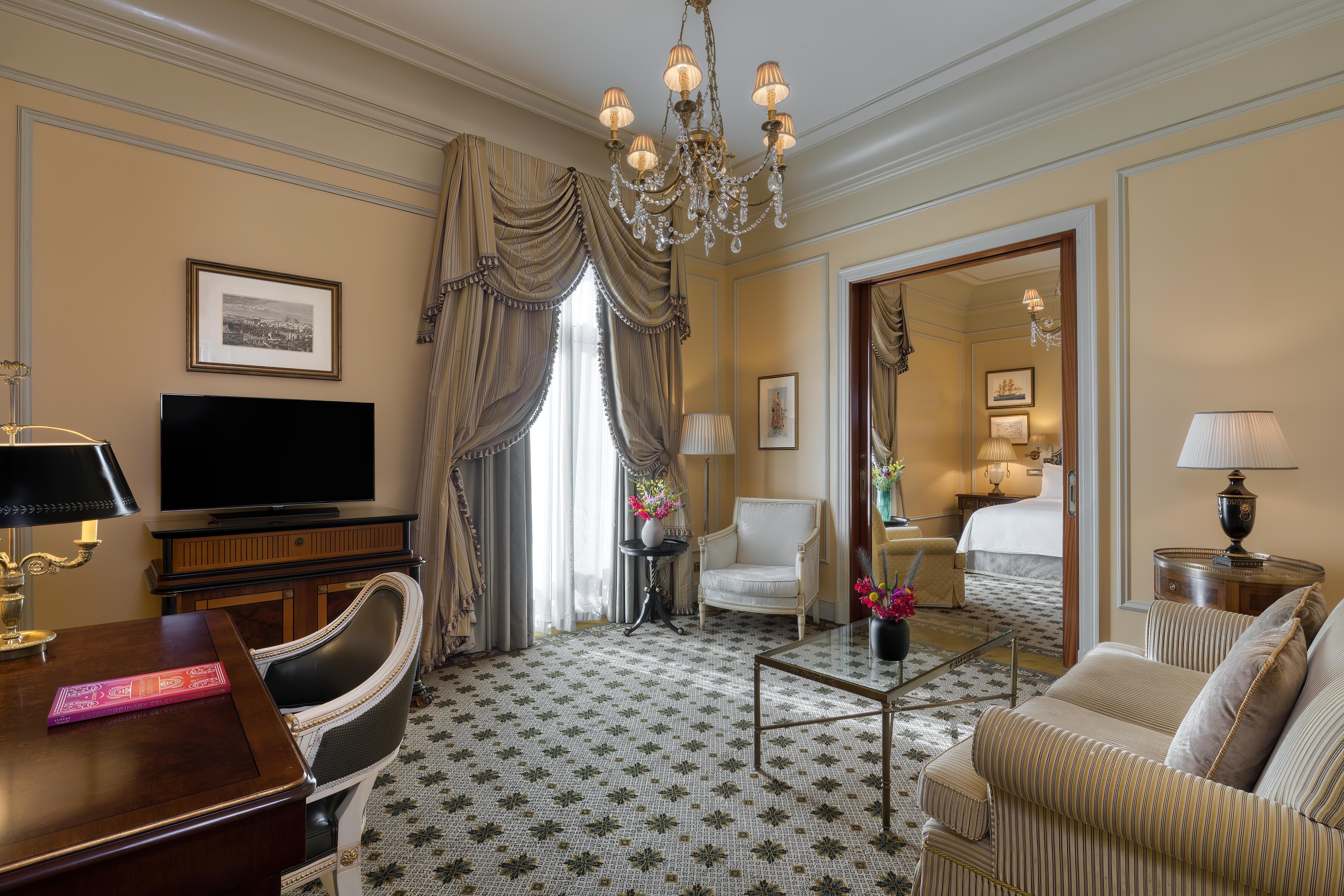 Grand Acropolis Suite