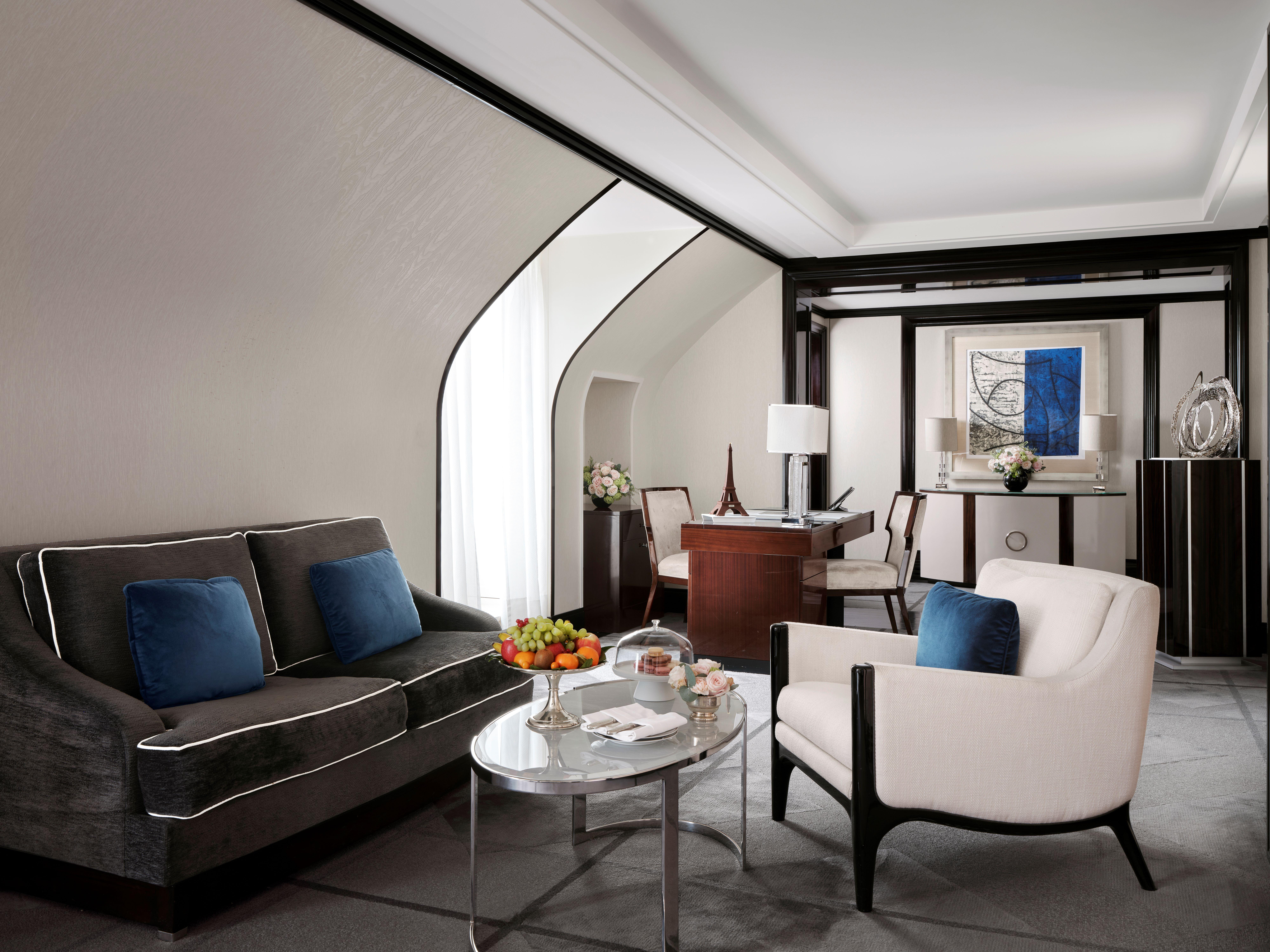 Rooftop Eiffel Suite