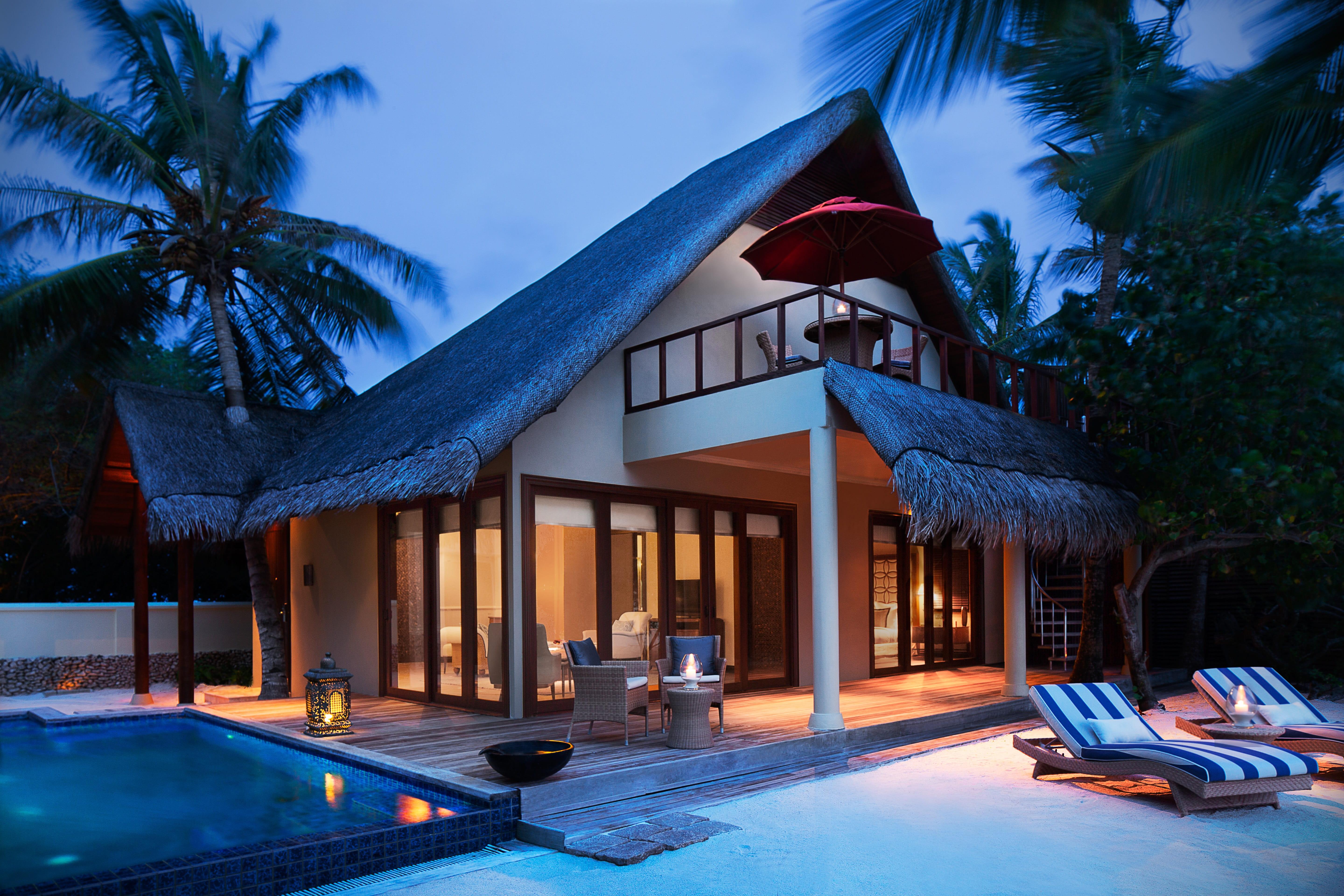 One Bedroom Sunset Beachfront Suite with Pool