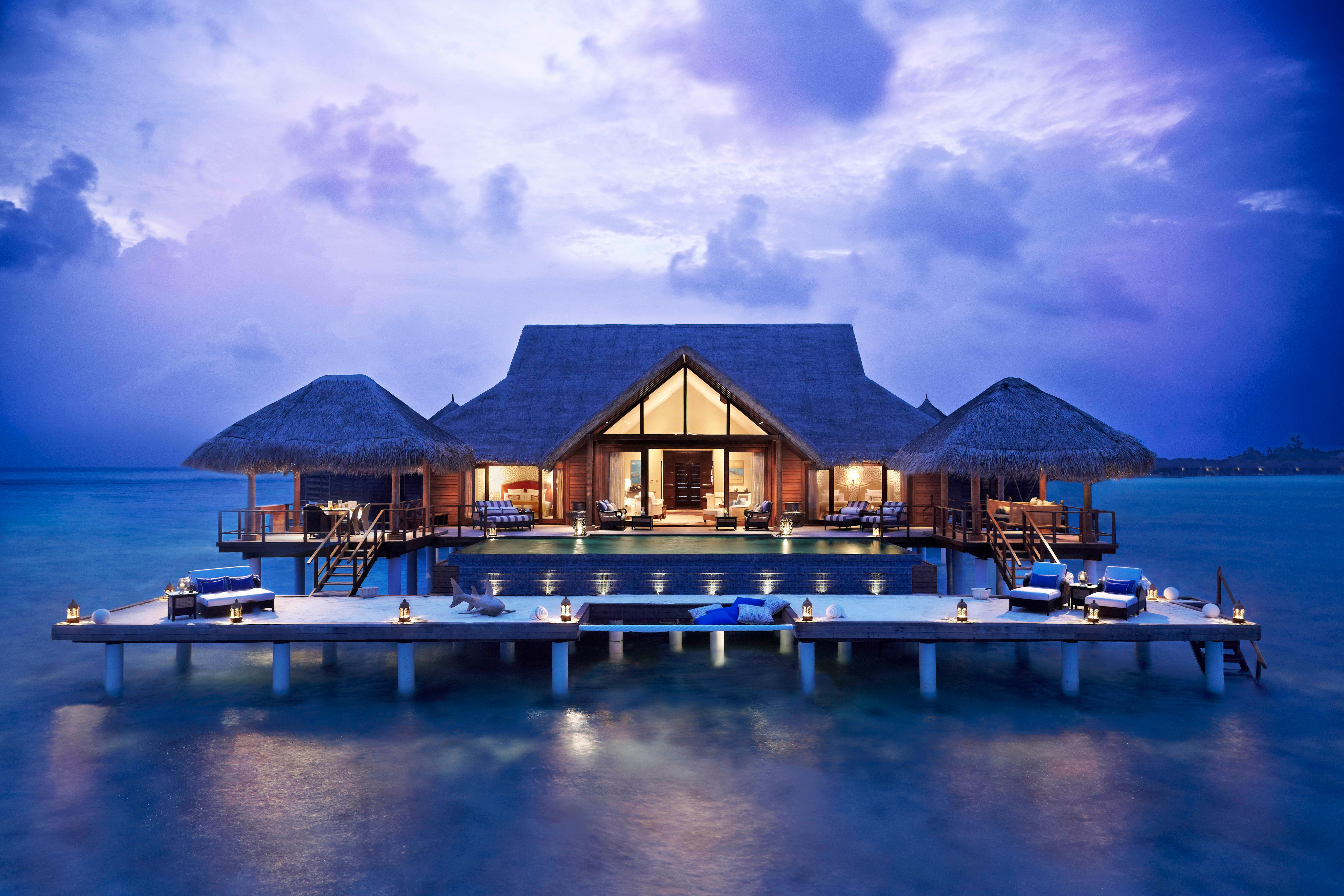Rehendi Presidential Overwater Suite with Pool