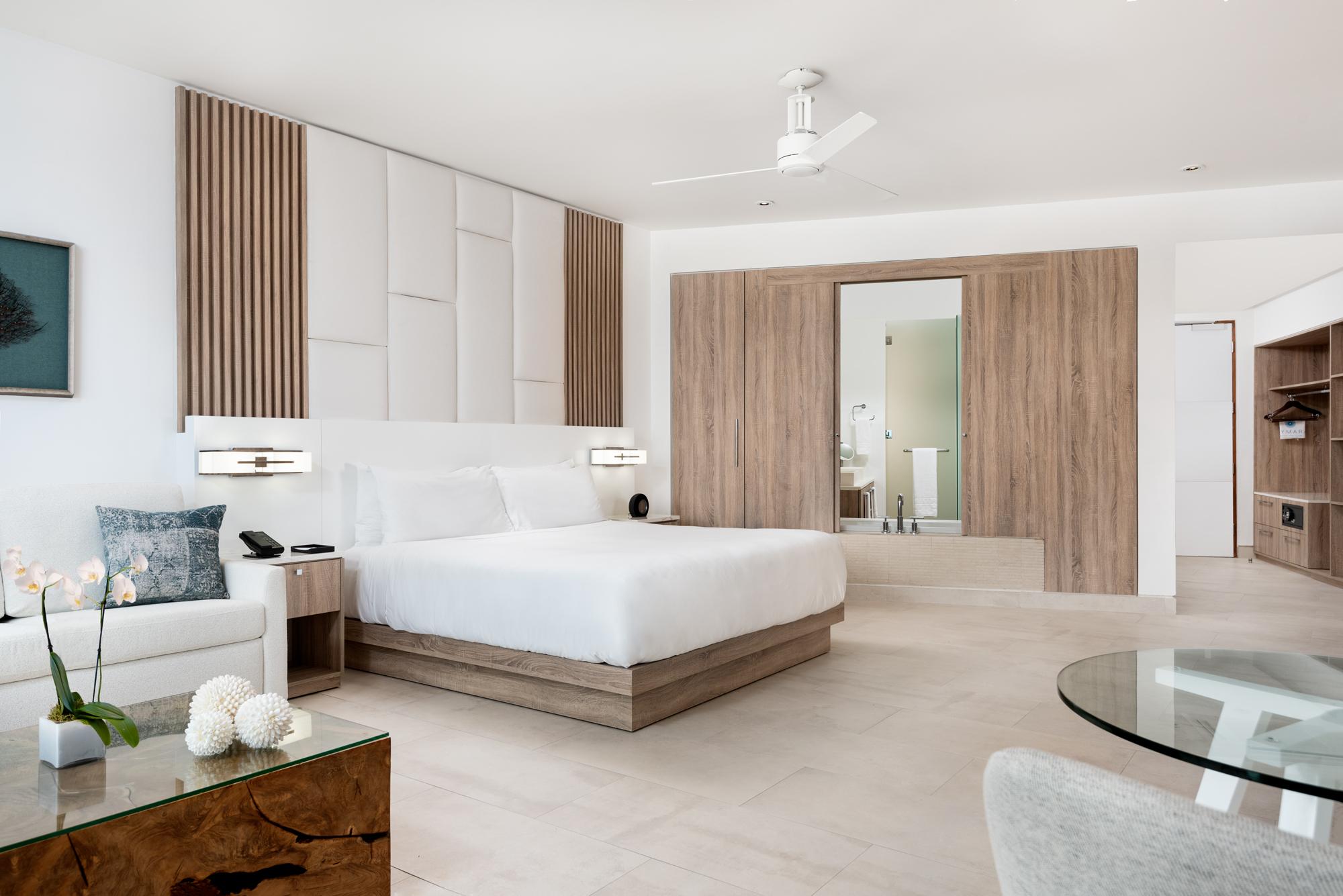 Grand Deluxe Oceanfront Studio