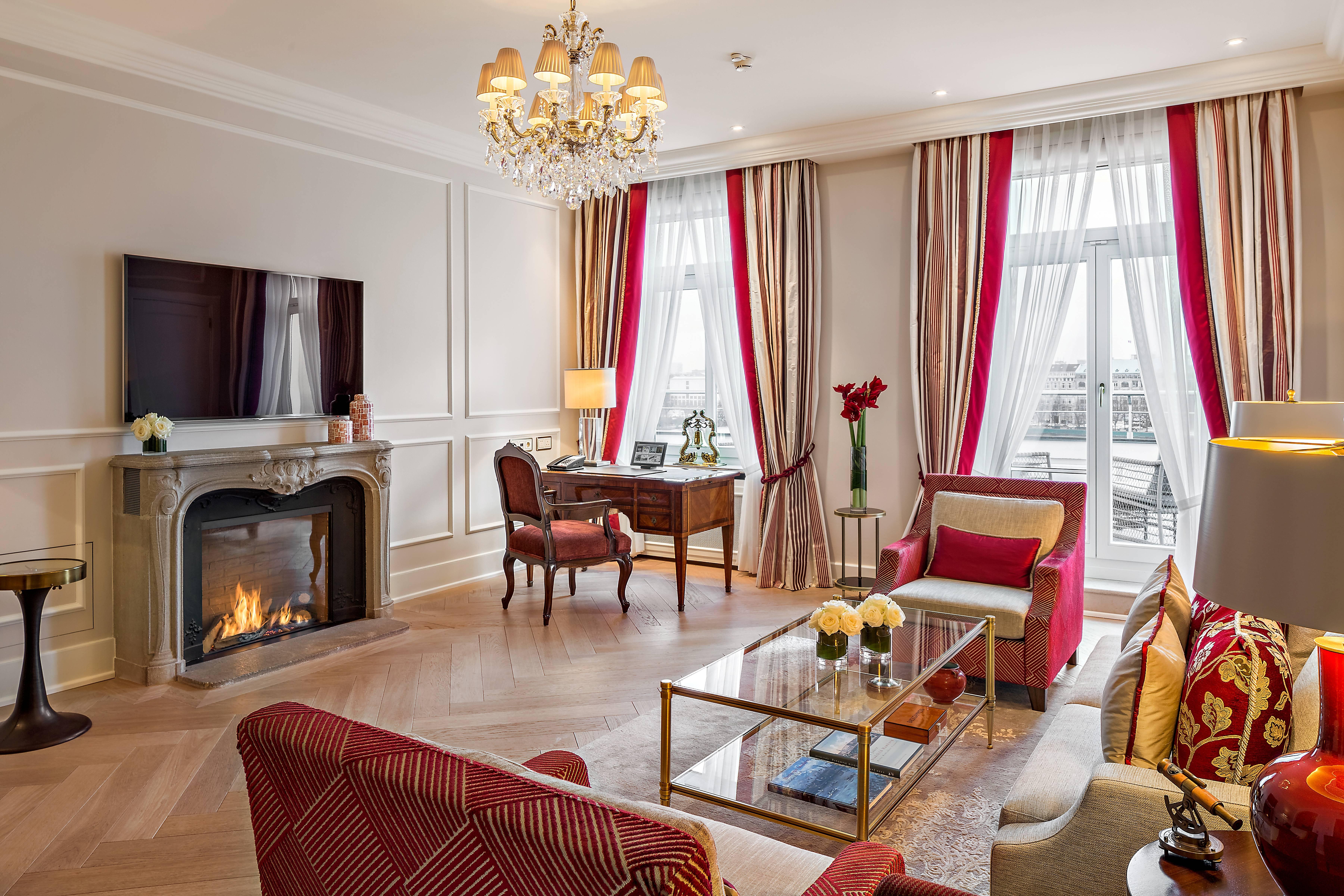 ADMIRAL 1BR SUITE Lake View Balcony KG - 75sm. Butler Service. Living Room. Fireplace. Top Floor