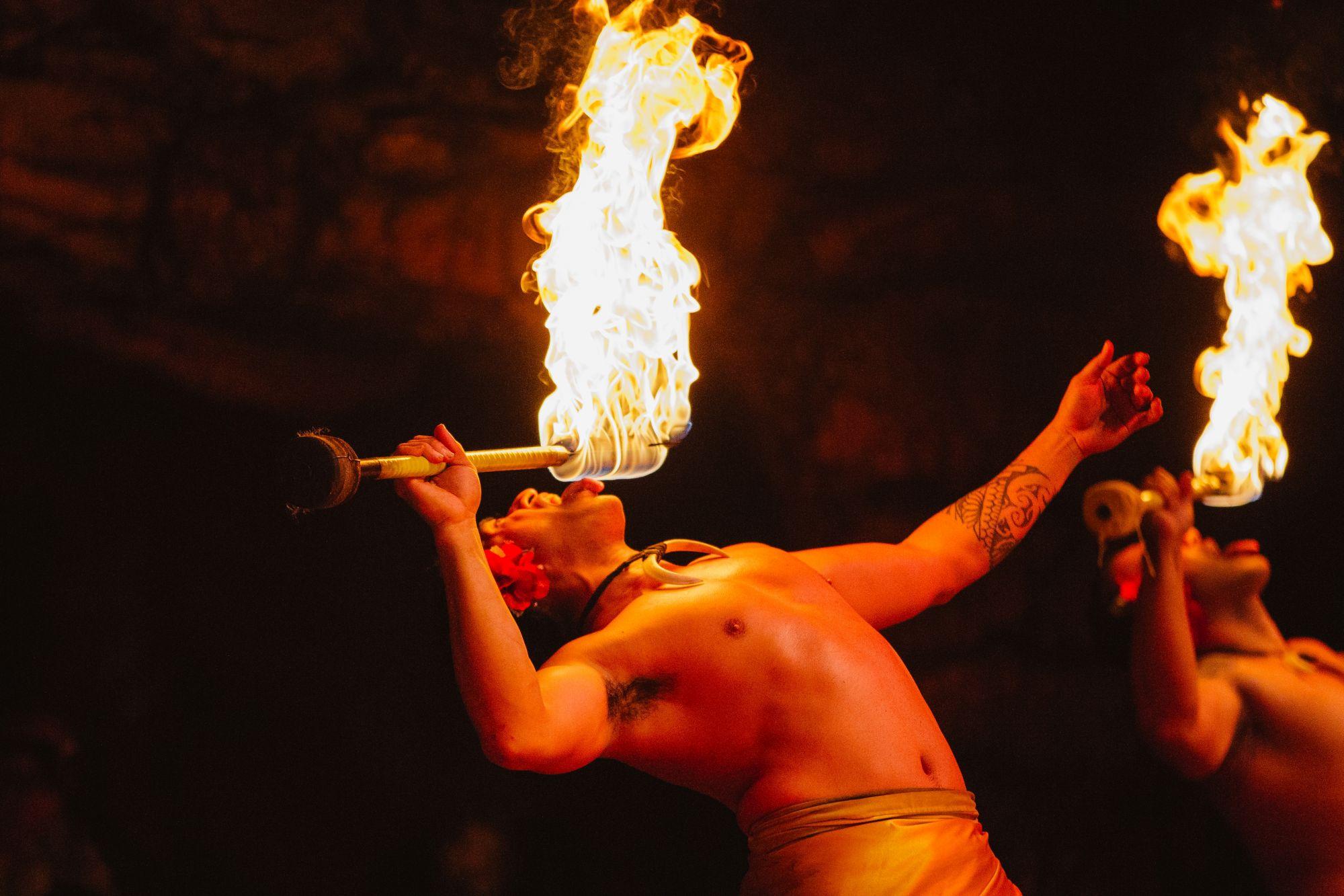 Hyatt Regency Maui Resort and Spa, United States — Hyatt Regency Maui Resort and Spa - Fire Knife Performance