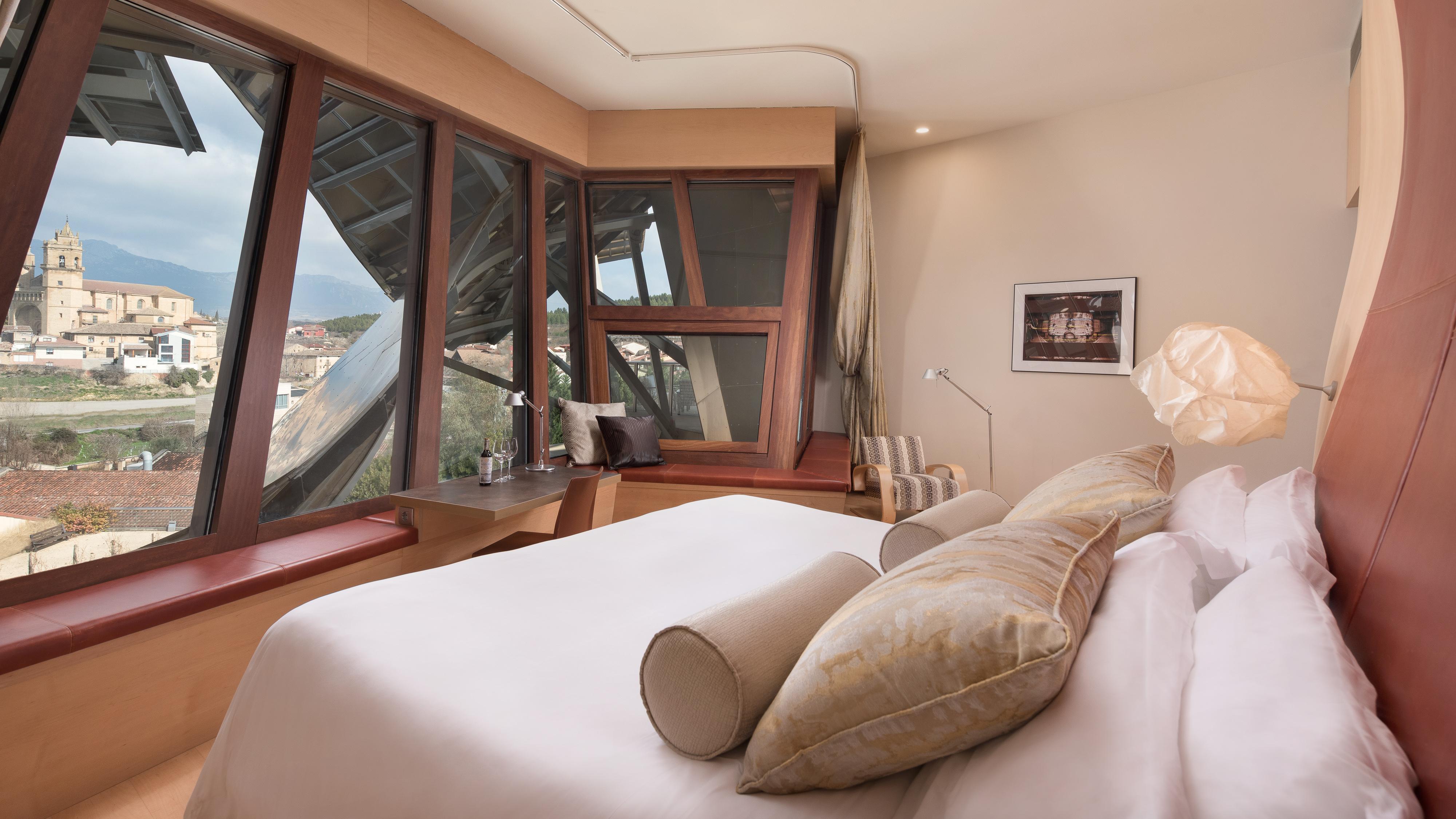 Premium Gehry Wing Room