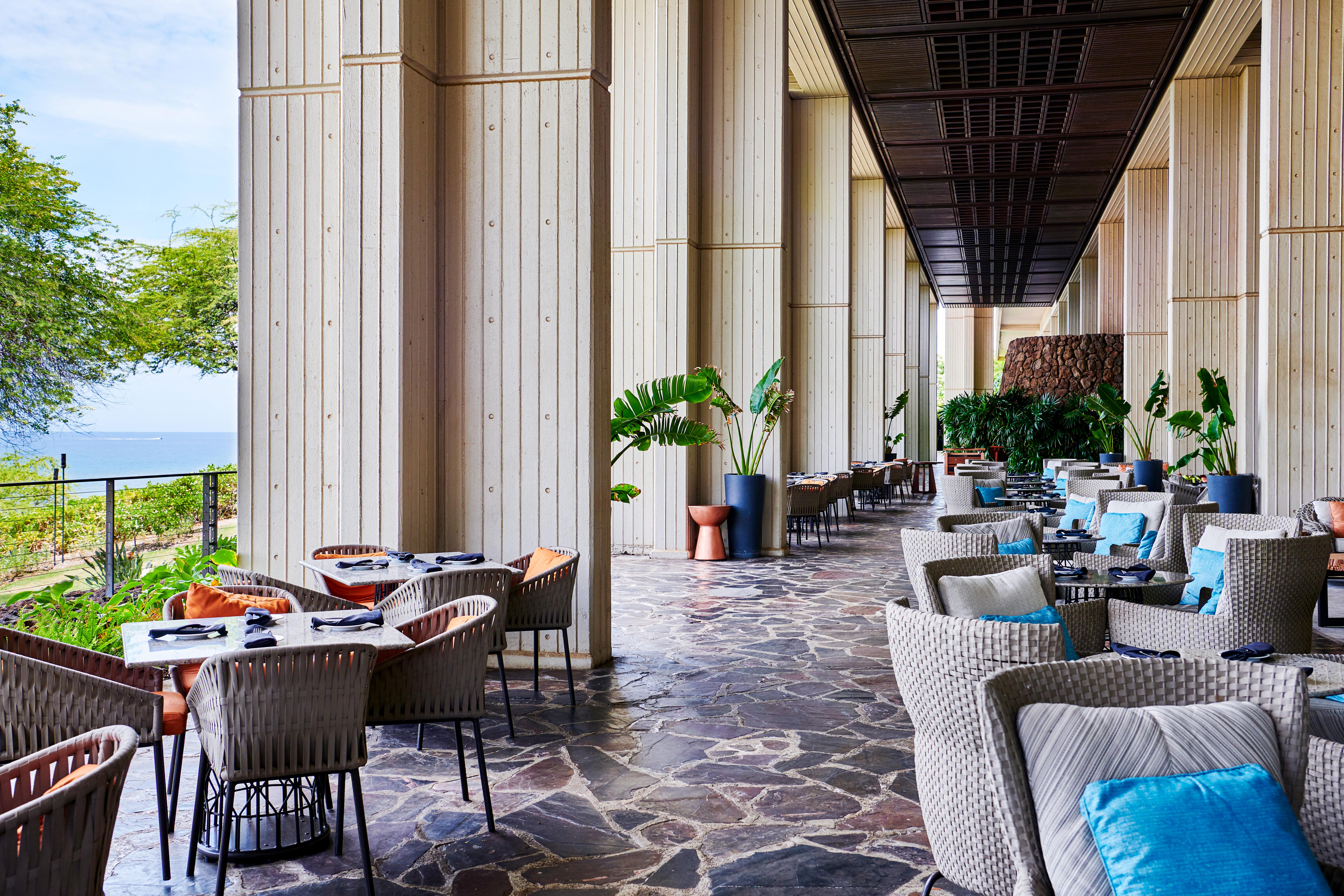 Mauna Kea Beach Hotel, United States — Mauna Kea Beach Hotel - Copper Bar & Grill seating