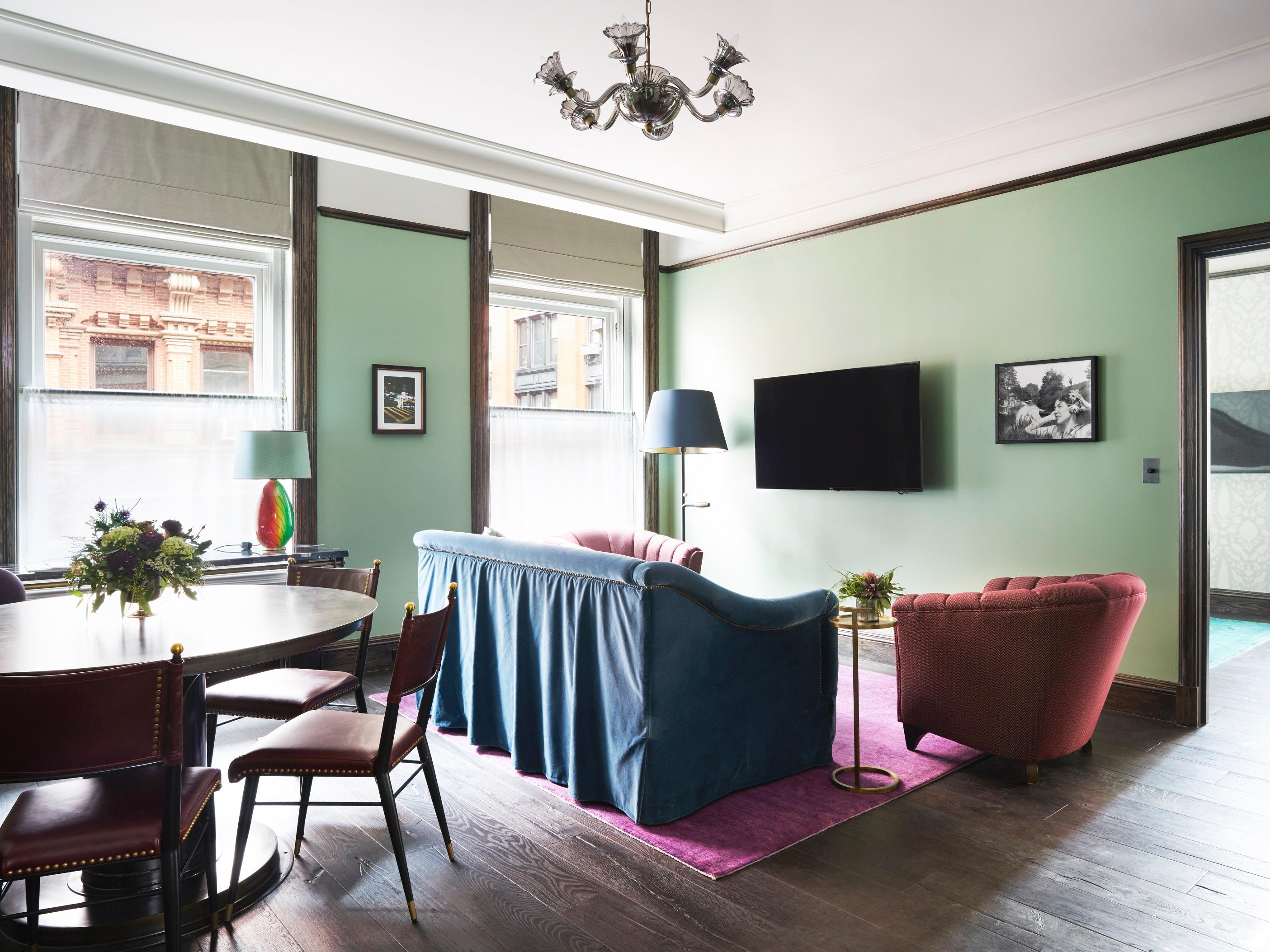 Deluxe Corner Suite