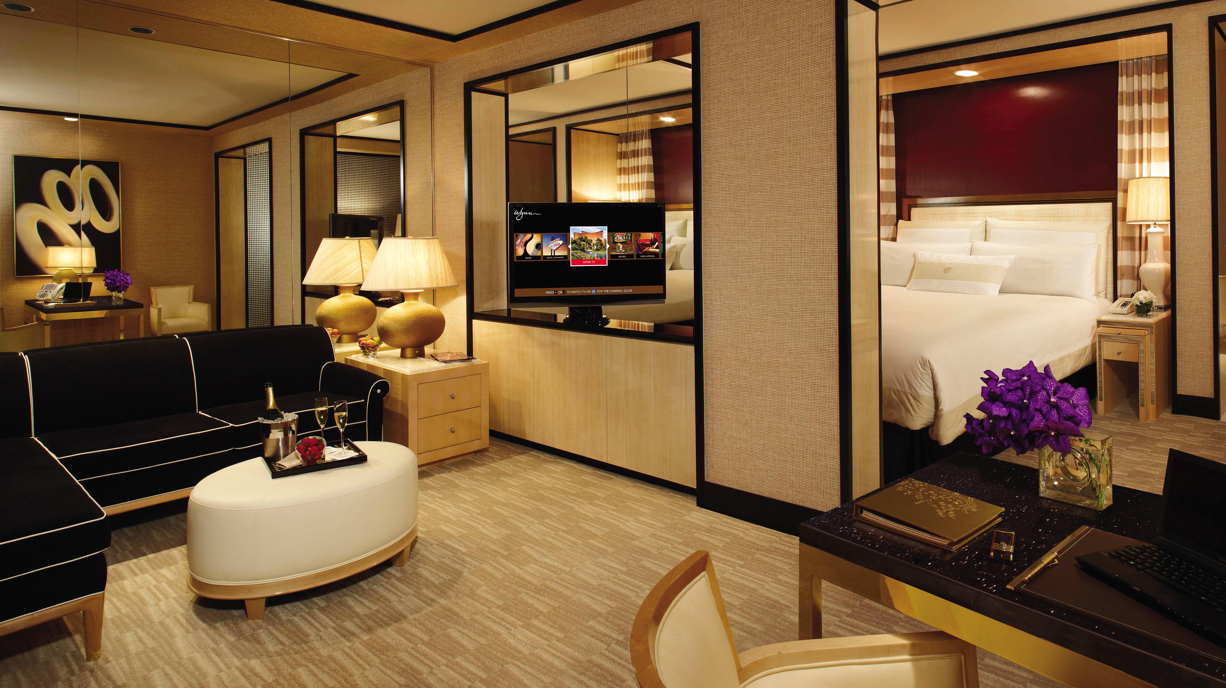 Encore Tower Suite King/Two Queen
