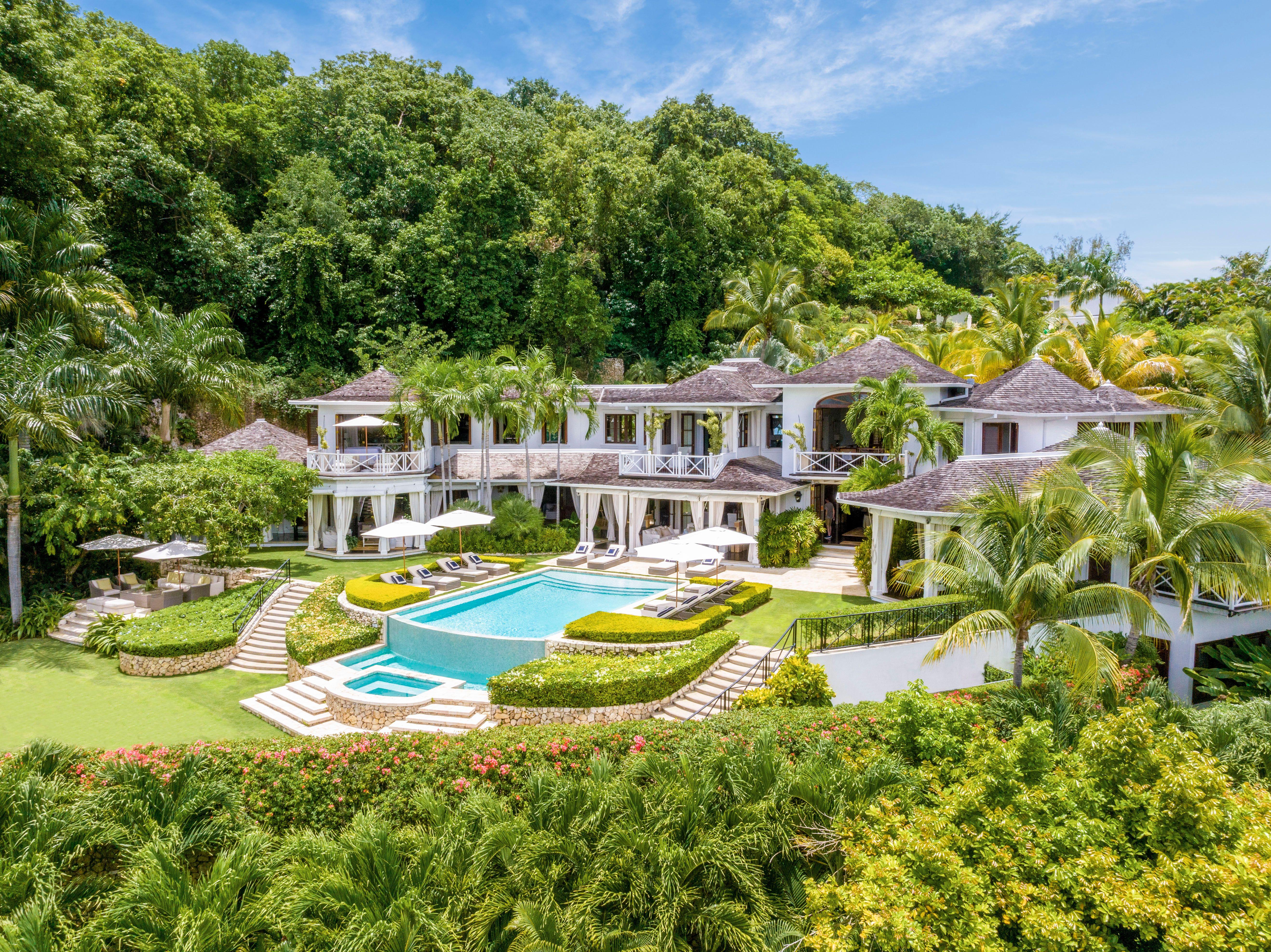 6 Bedroom Estate Villa with Private Pool