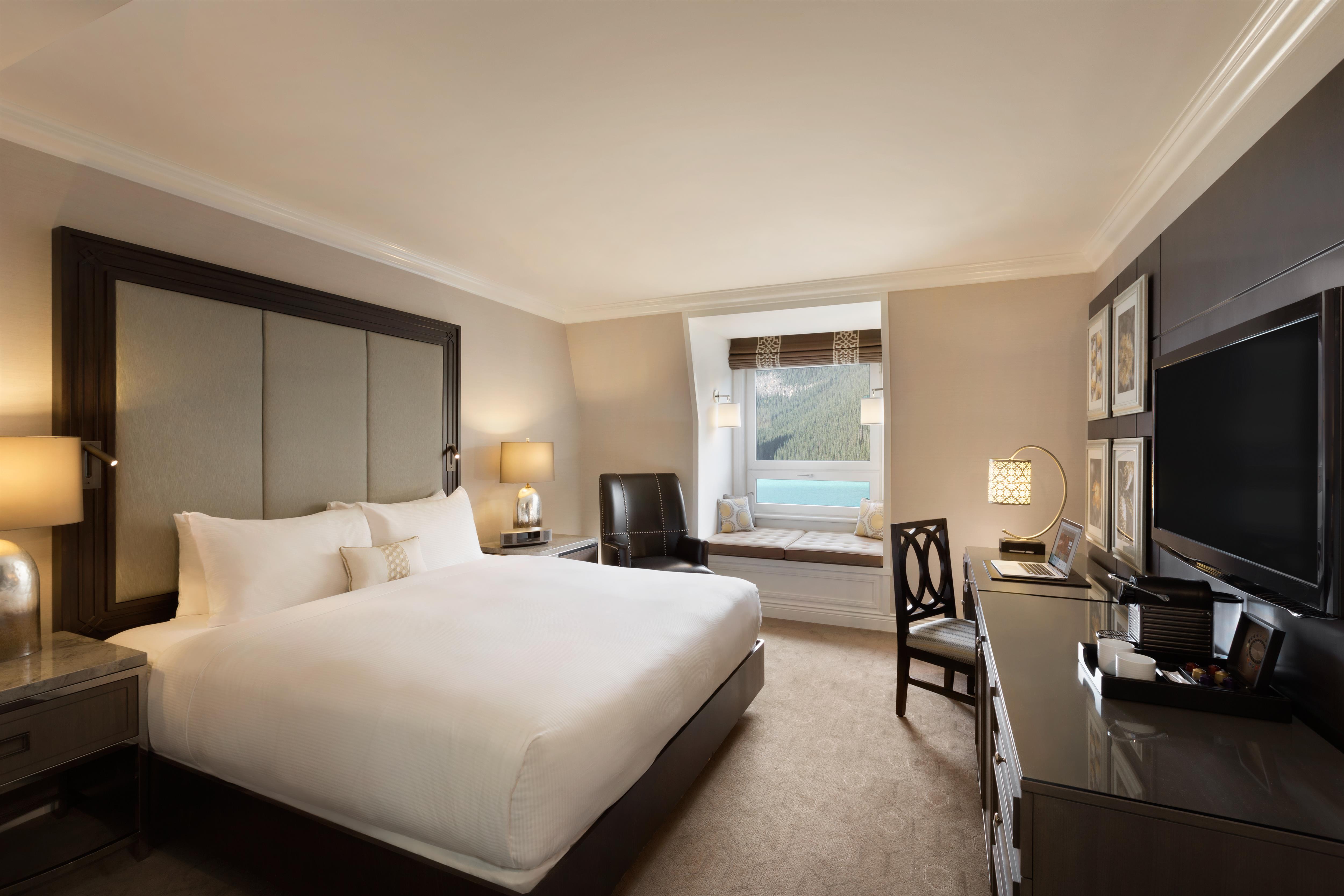 Fairmont Gold Lakeview Room