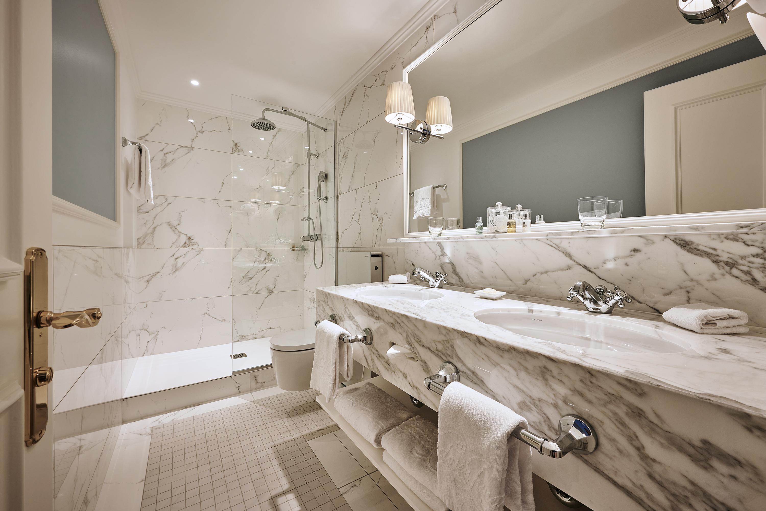 Superior Junior Suite (Harder/ Interlaken View)