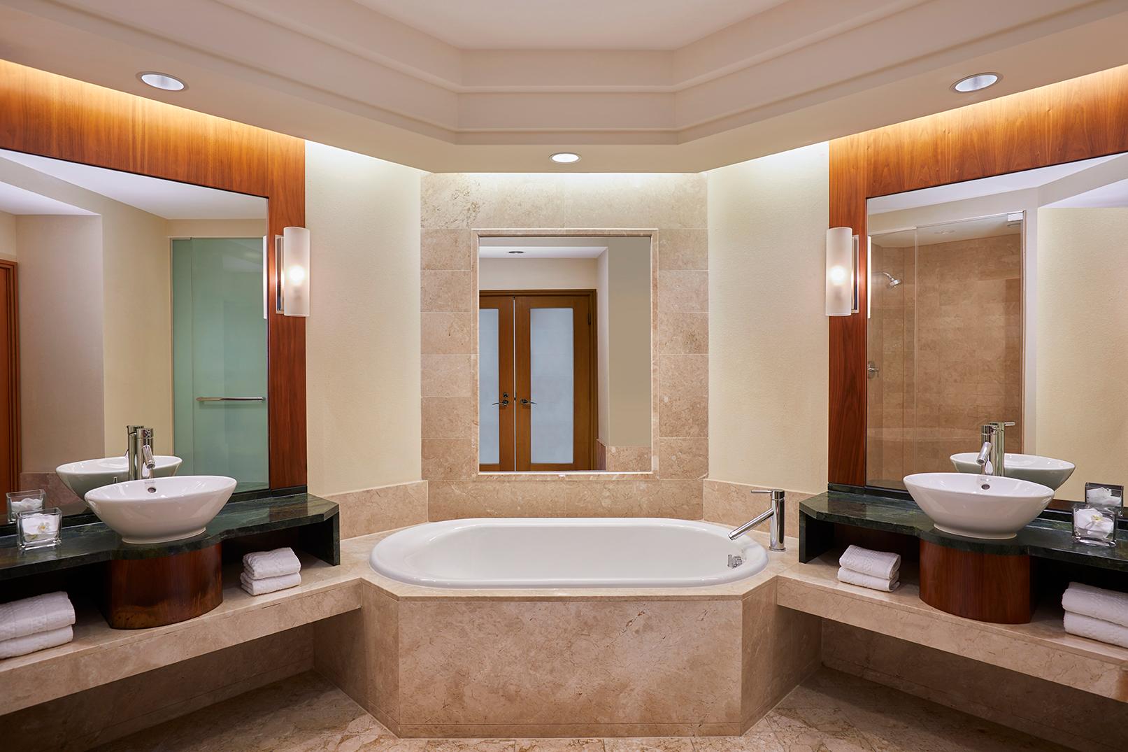 Deluxe Ocean Suite - 1 King Bed