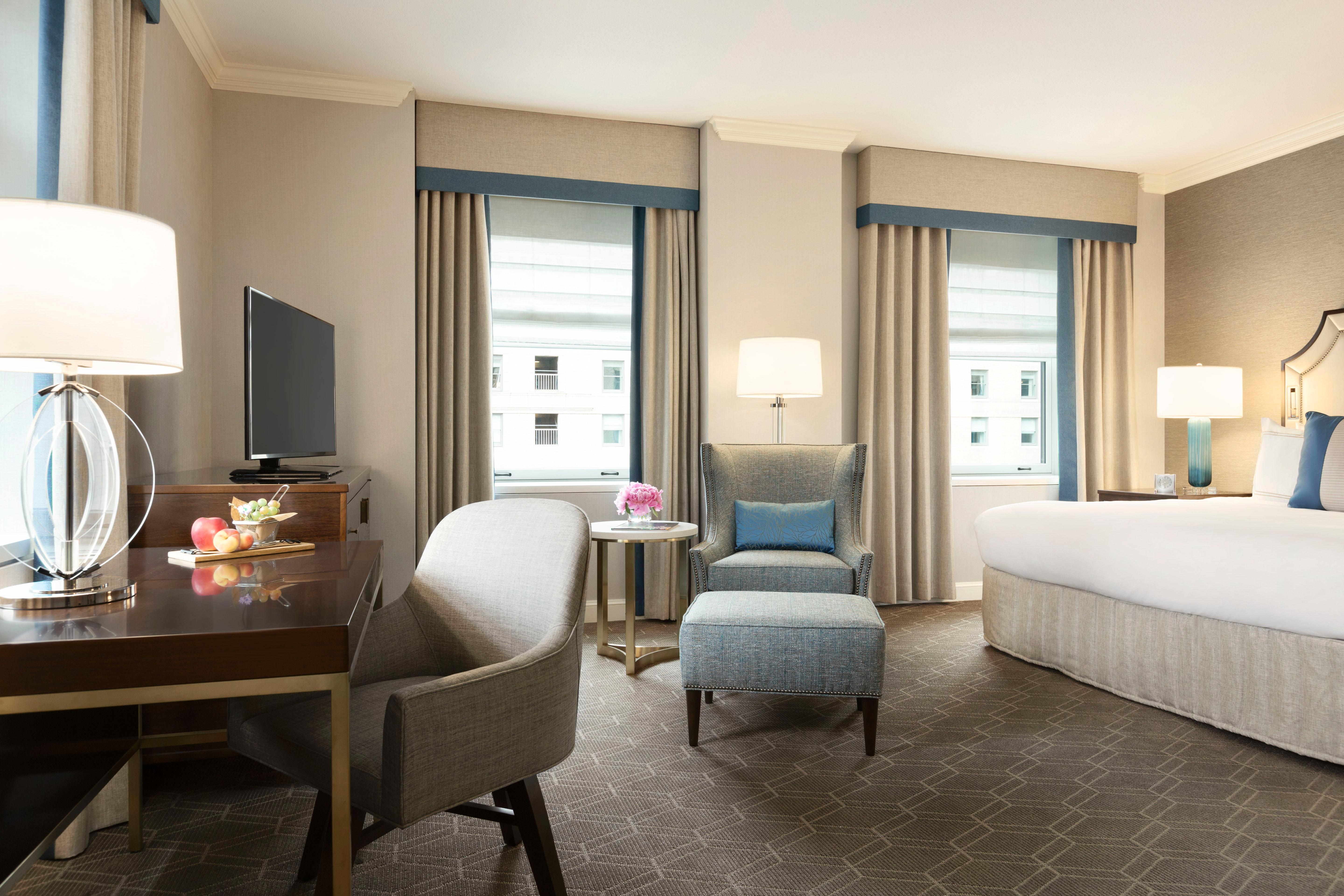 Deluxe Corner Room 1 King