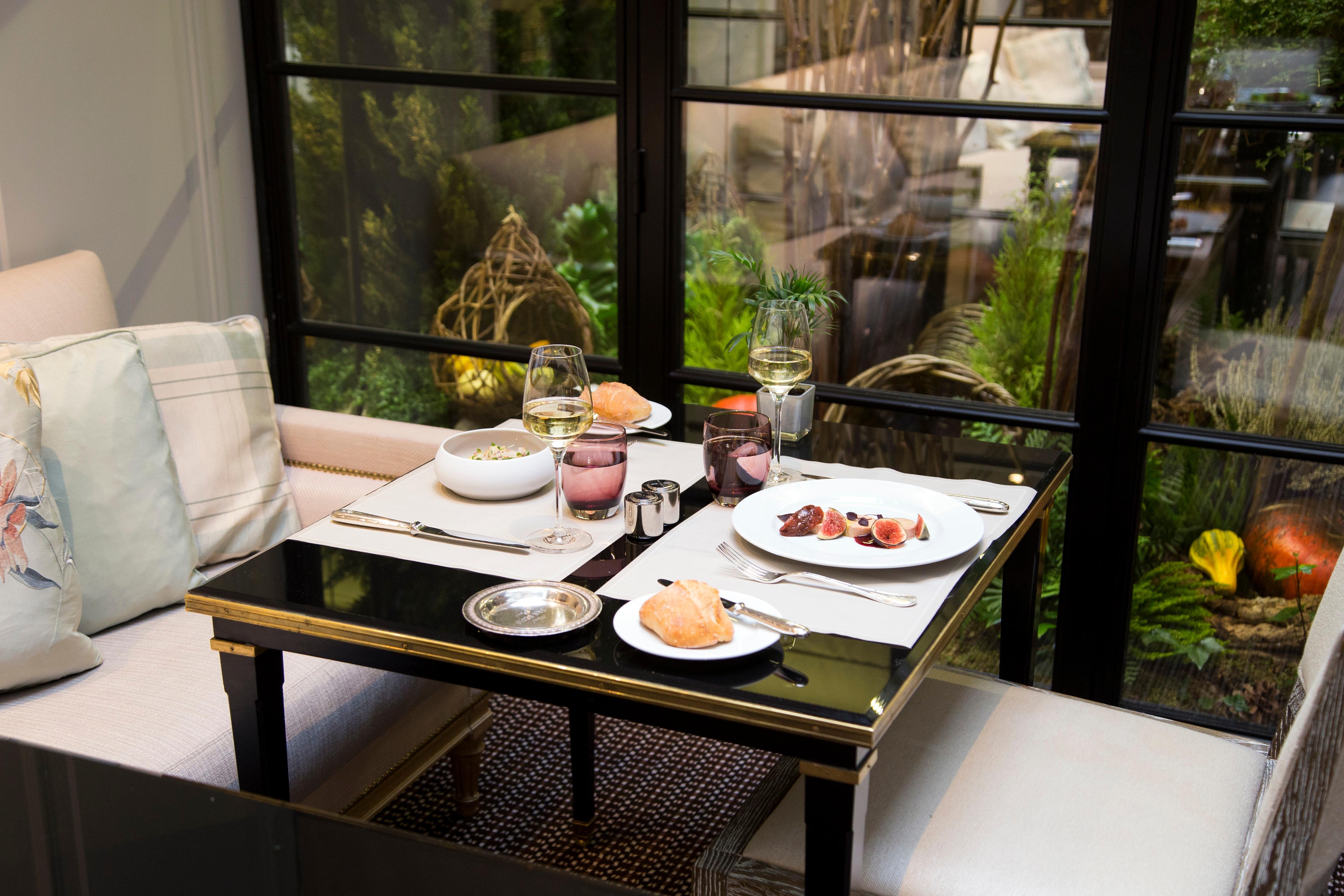 Hotel San Regis Paris, France — Hotel San Regis Paris - Restaurant Les Confidences - Lunch in a garden style restaurant