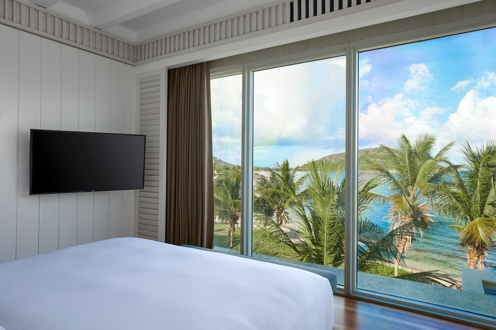 Plunge Pool Rooftop Beachfront Suite