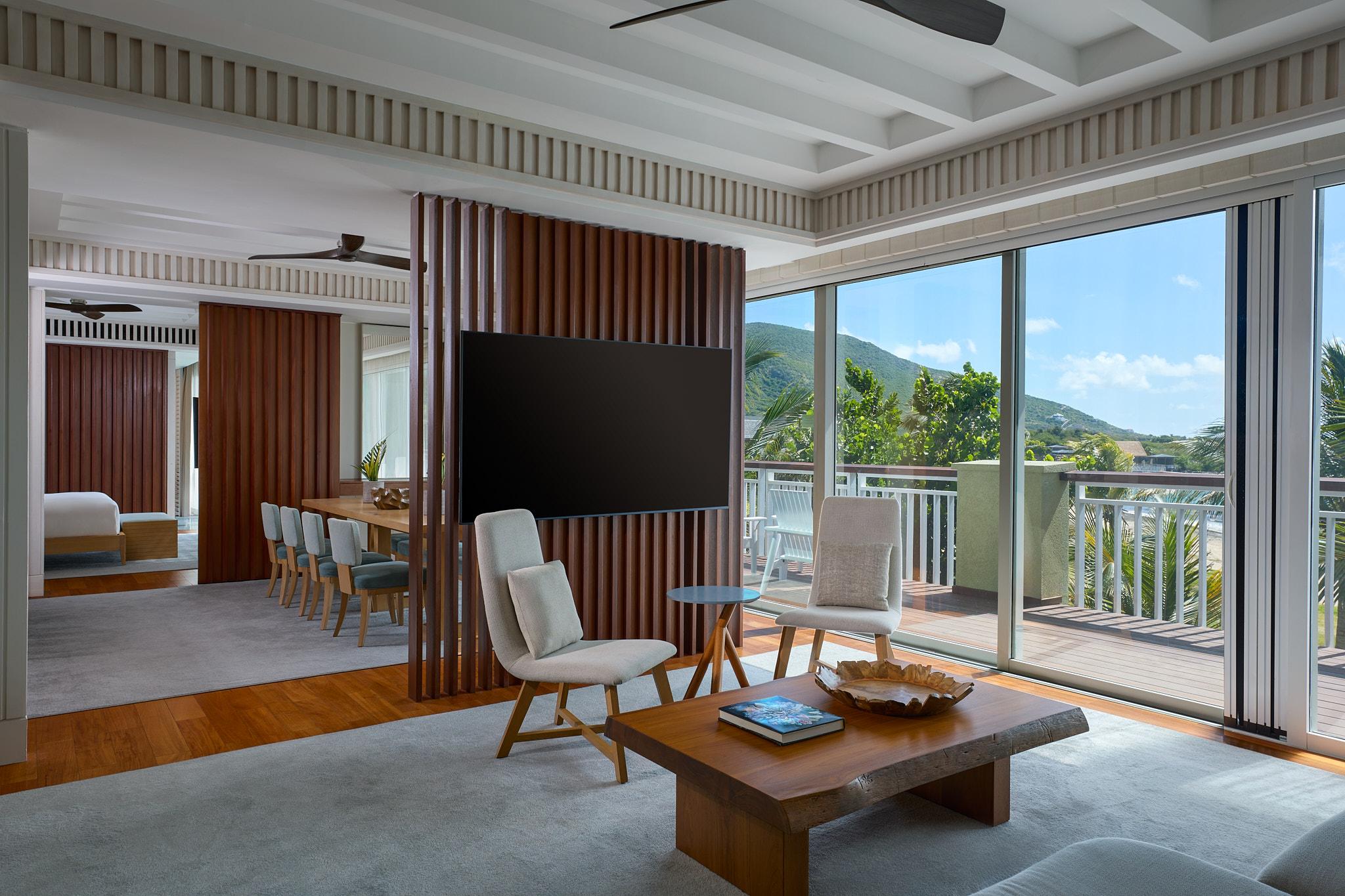 1-BR Bi-Level Villa with Rooftop Pool