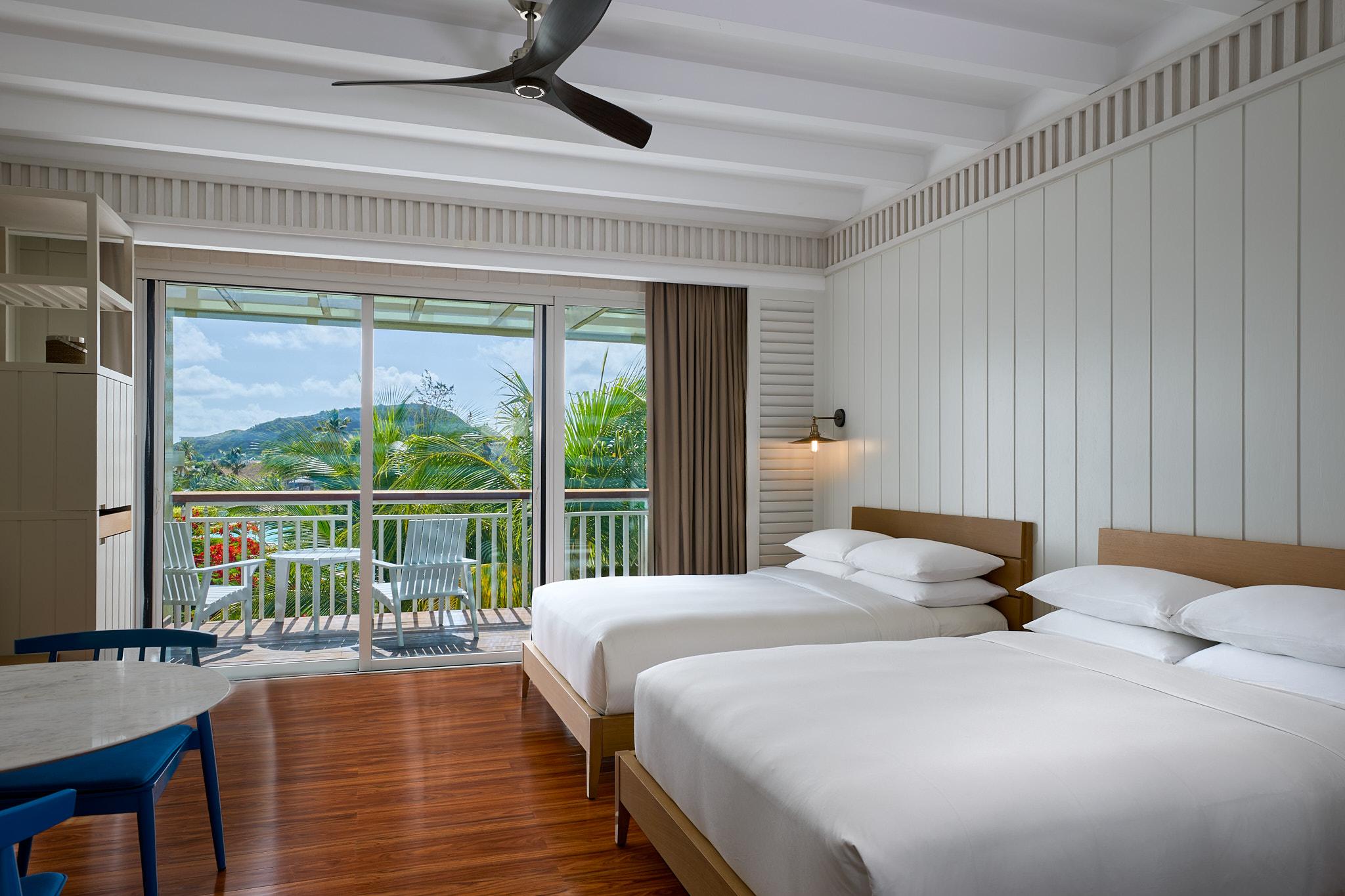 1 King / 2 Queen Room