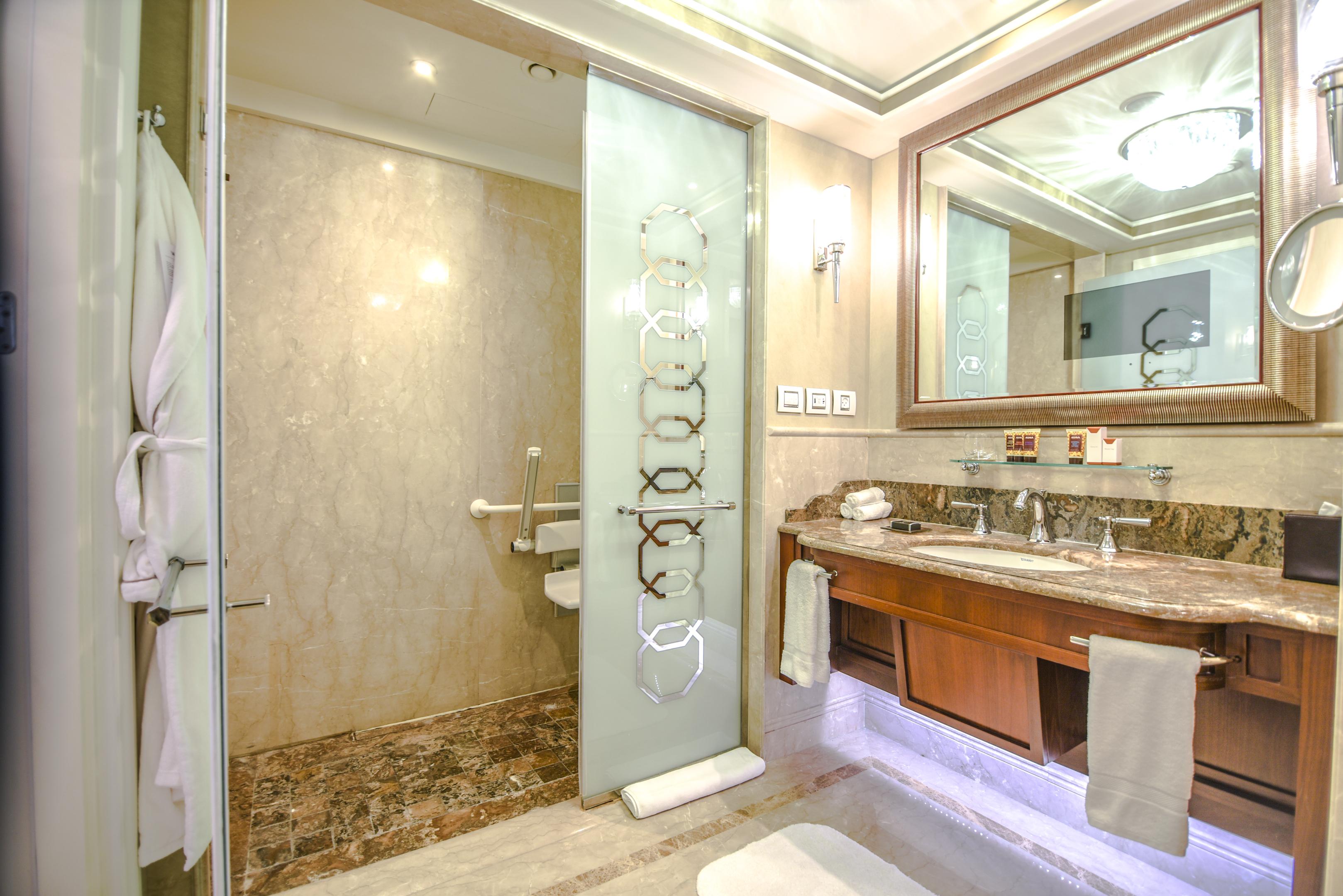 KING ACCESSIBLE SUPERIOR ROOM