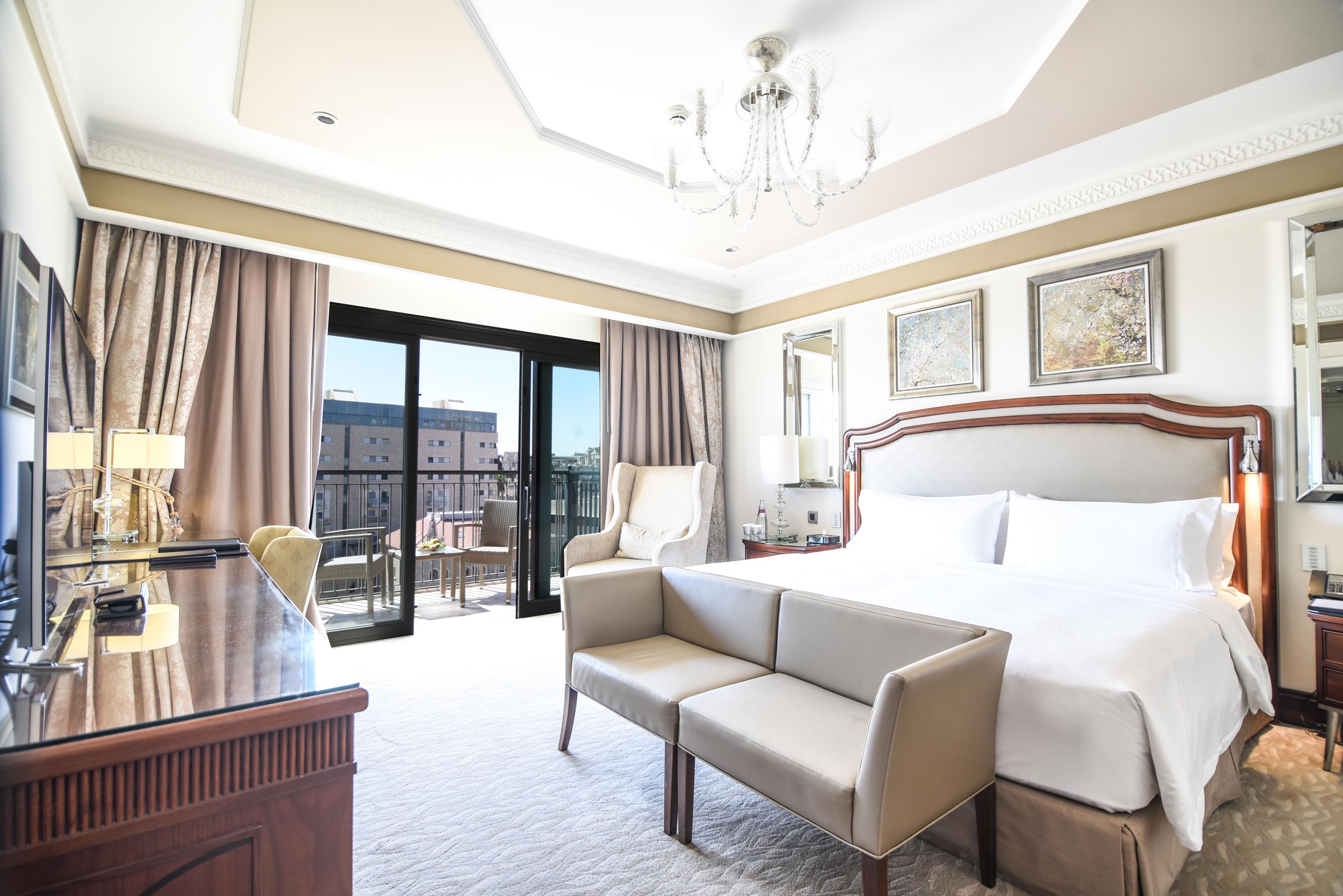 KING GRAND DELUXE BALCONY HIGH FLOOR ROOM