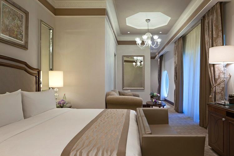 KING JUNIOR SUITE