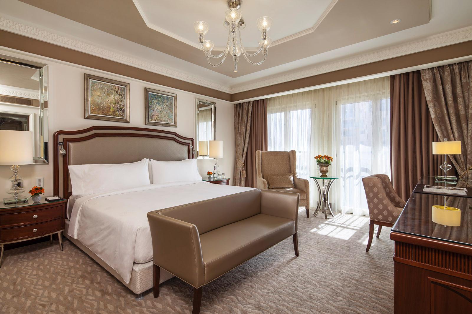 KING GRAND DELUXE ROOM