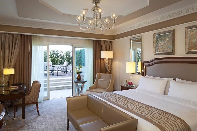 KING TERRACE ROOM
