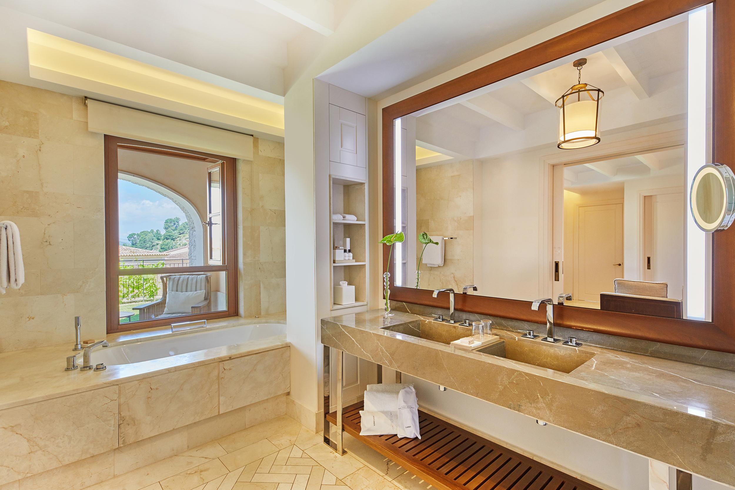 Junior Suites Garden King Bed or Twin Beds